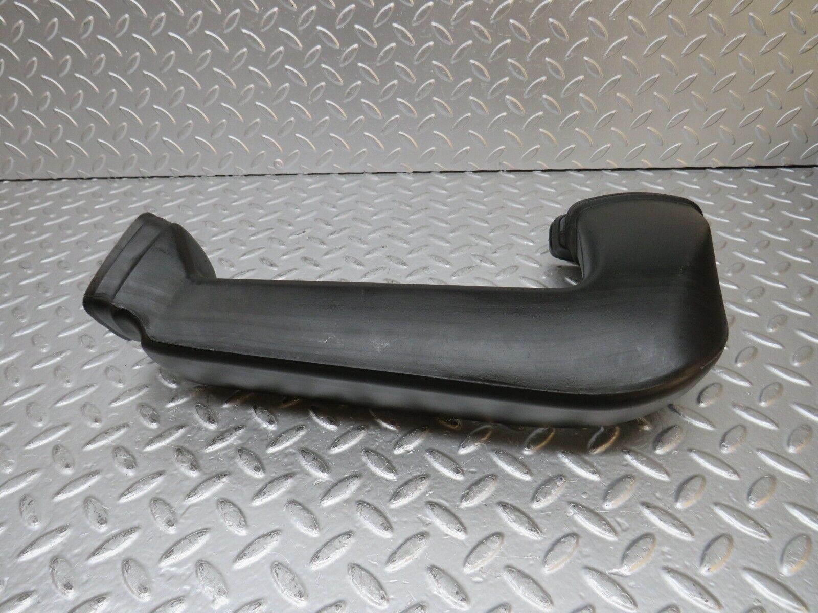 30611 Mercedes-Benz W201 190E 2.0L Air Duct Pipe Hose Left 2018310946