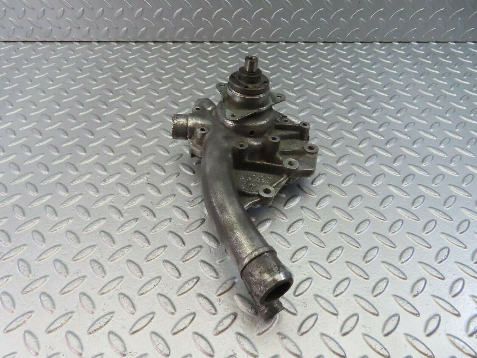 10556 Mercedes-Benz W201 190E Water Pump 1022012001