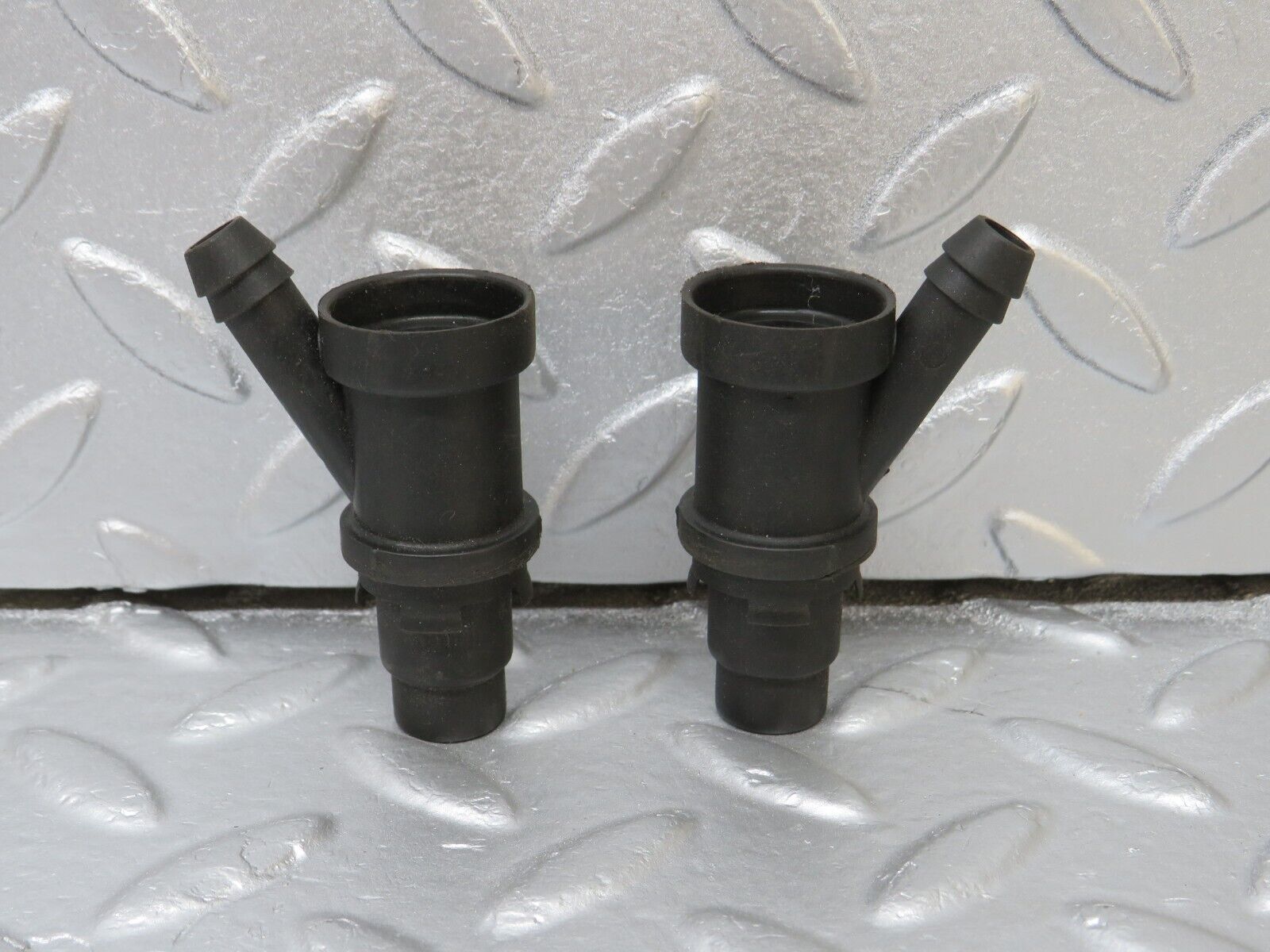 40265 Mercedes-Benz R107 Fuel Injector Holder 2x