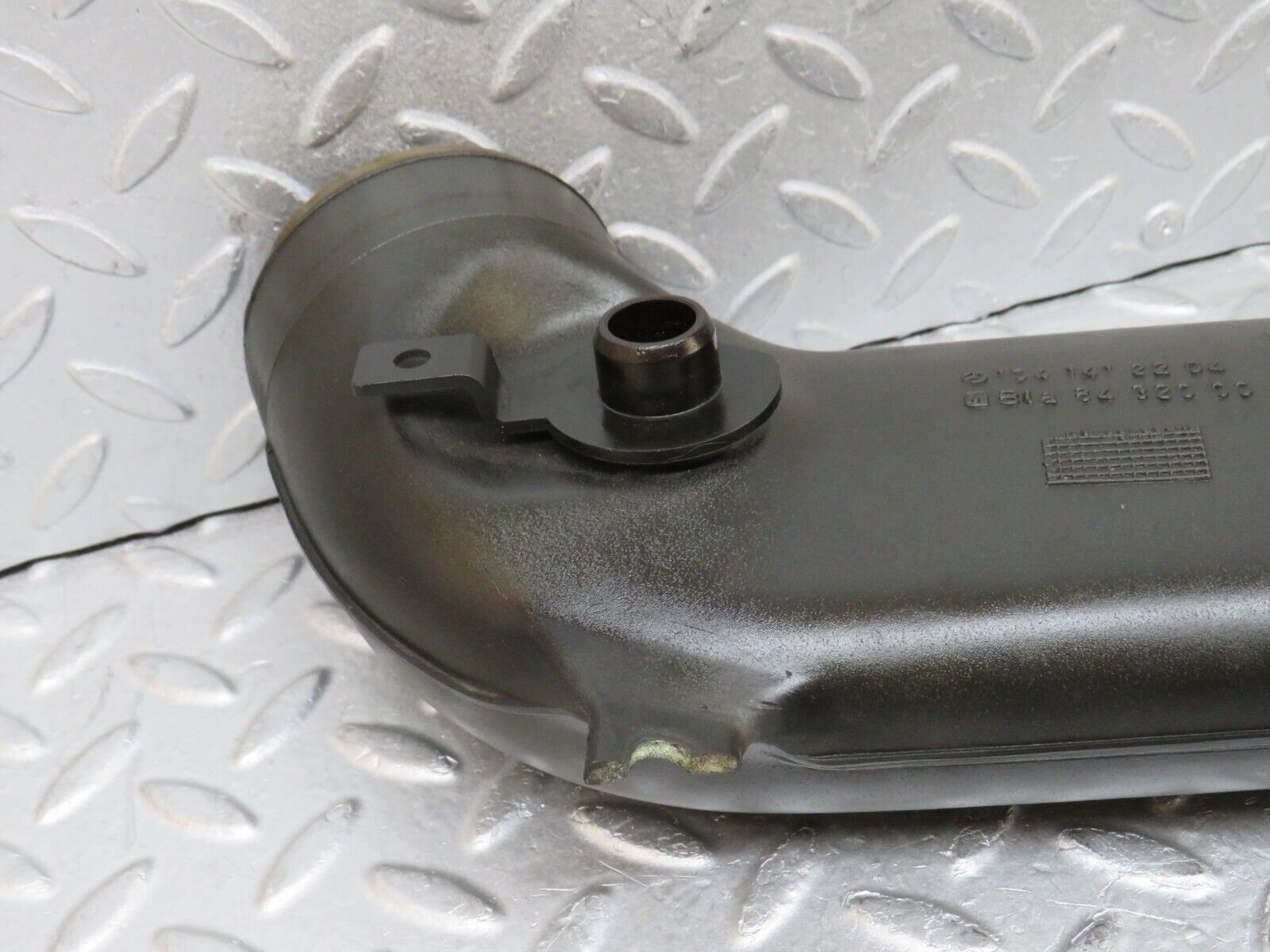 37819 Mercedes-Benz A124 320E Cabriolet Air Intake Pipe 1041412204