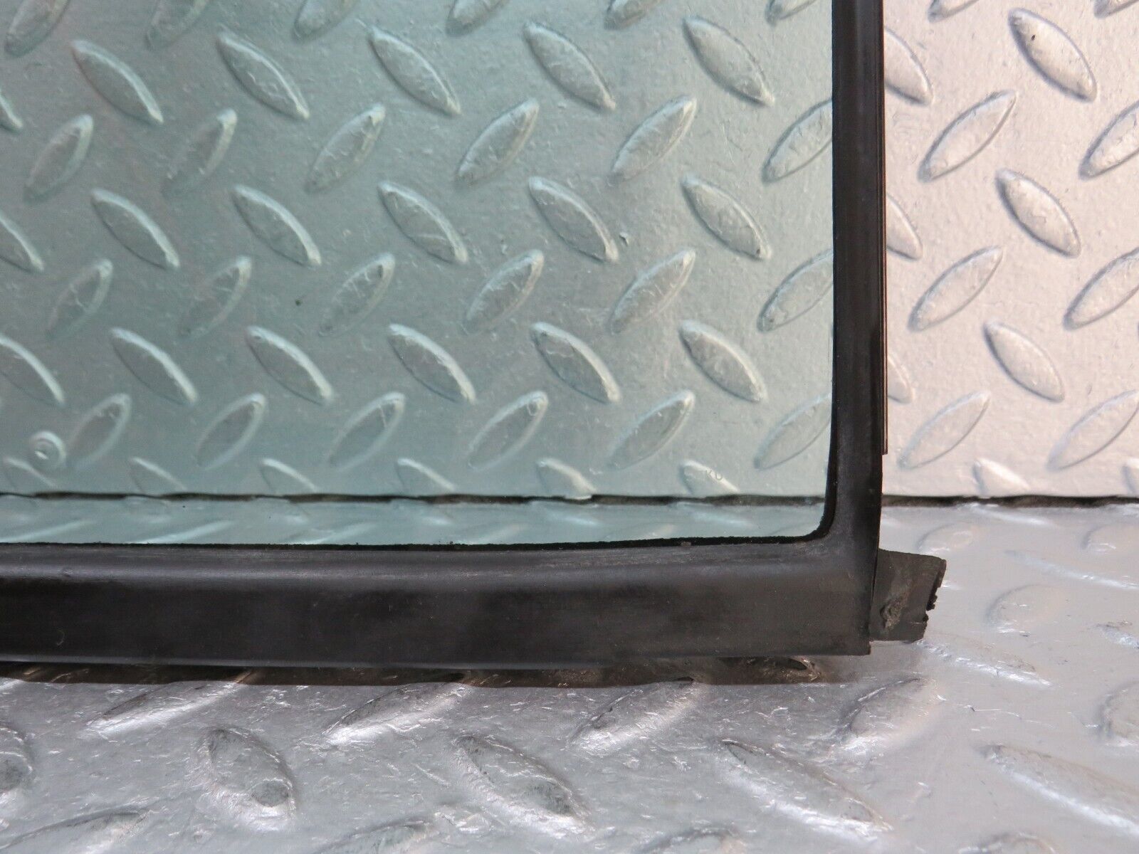 37517 Mercedes-Benz W109 300SEL Rear Left Quarter Window Glass 1087350324