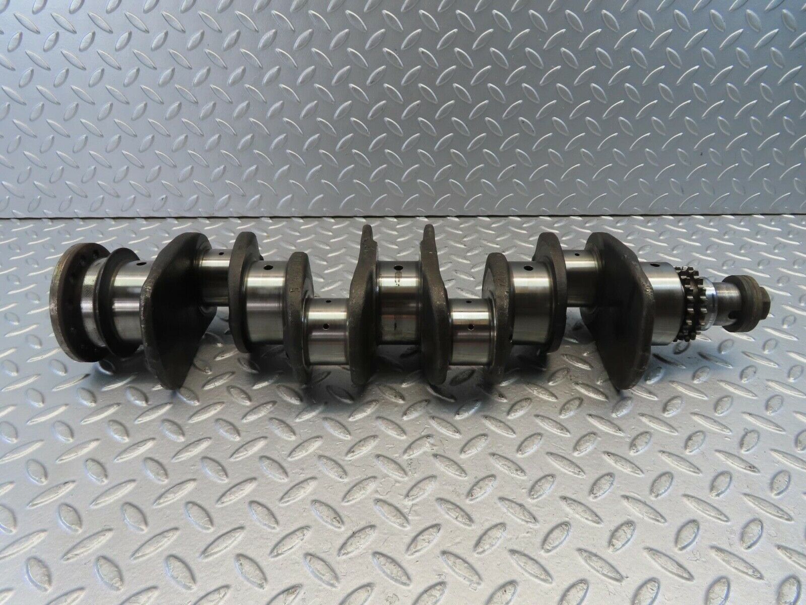 10999 Mercedes-Benz W115 220D Crankshaft OM615