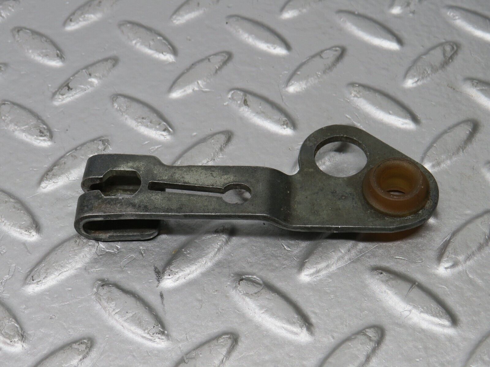 39707 Mercedes-Benz R129 320SL Coupe Automatic Gearbox Linkage Bracket