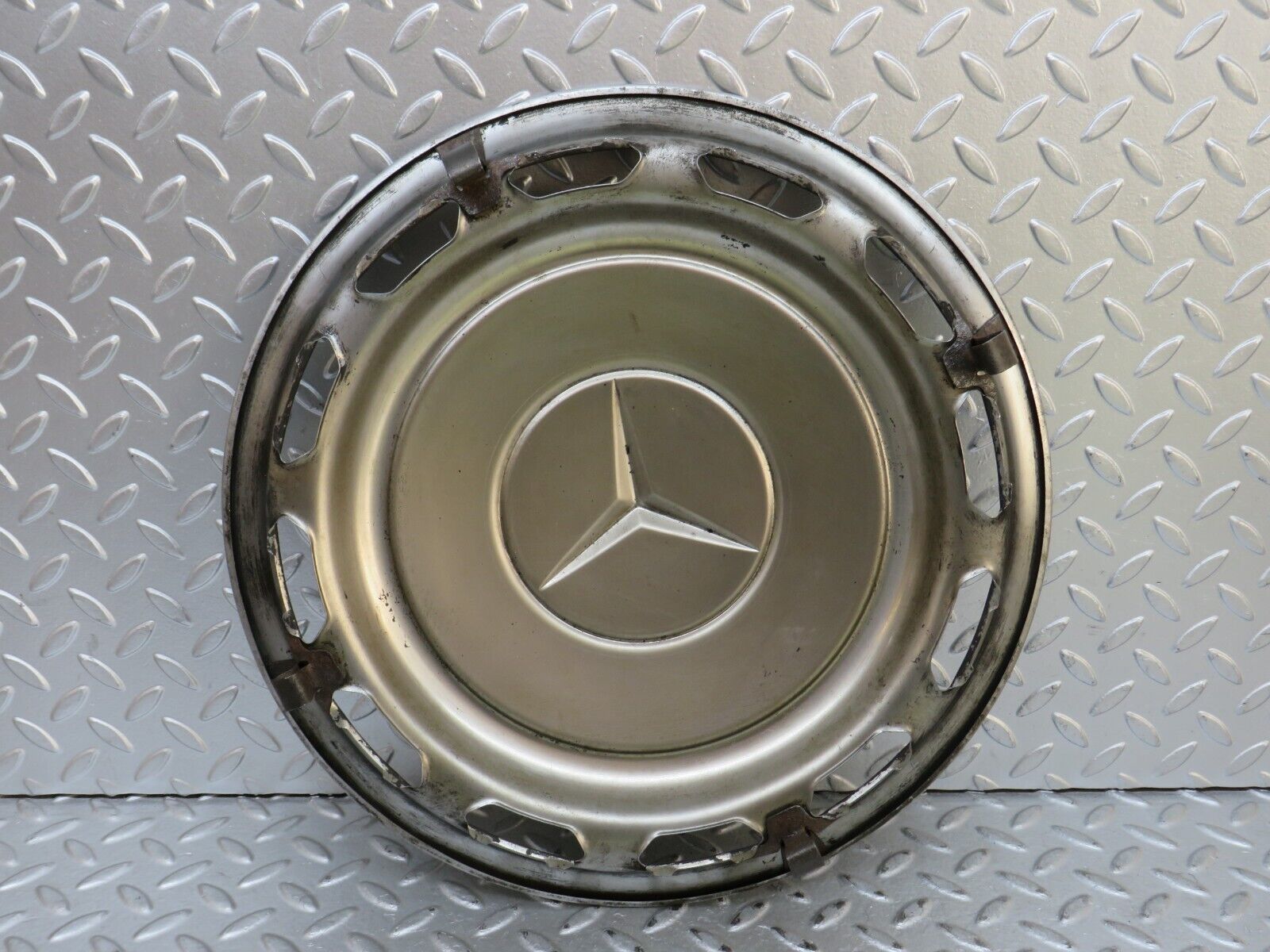 28408 Mercedes-Benz S123 240D Wagon Wheel Trim Hub Cap 14"