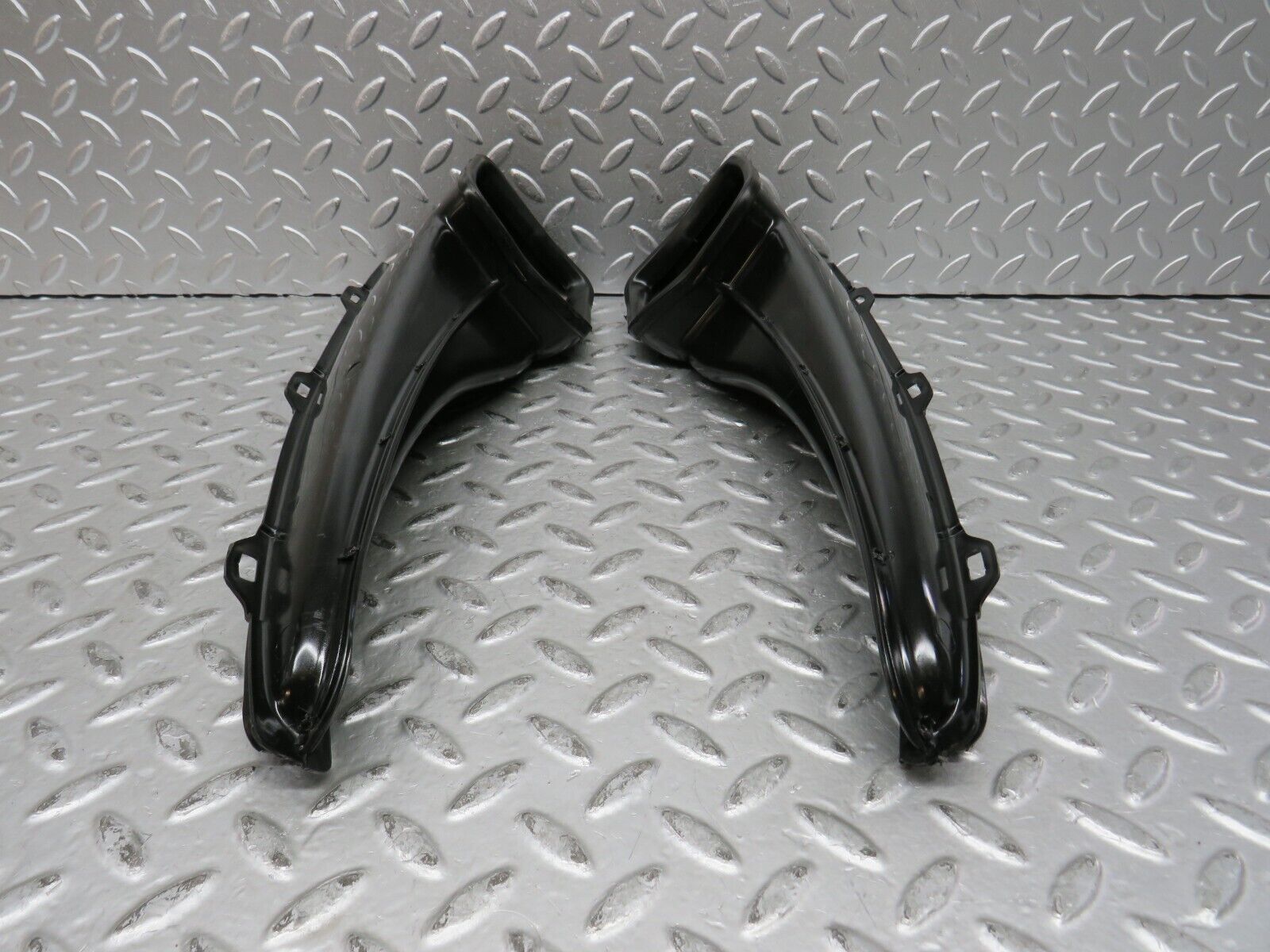 28594 Mercedes-Benz W123 230E Air Duct Vent Left And Right