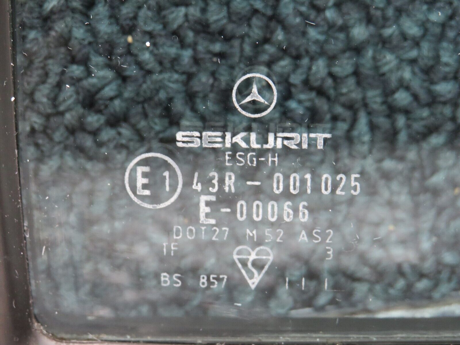 33145 Mercedes-Benz W126 Rear Left Quarter Window Glass 1267350124