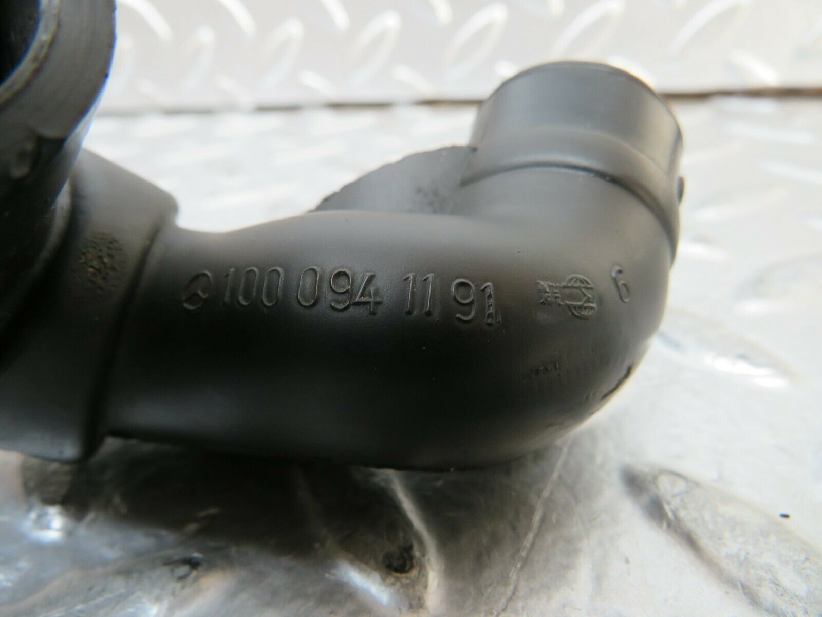 23860 Mercedes-Benz C107 450SLC Crankcase Breather Hose 1160940282 1000941191