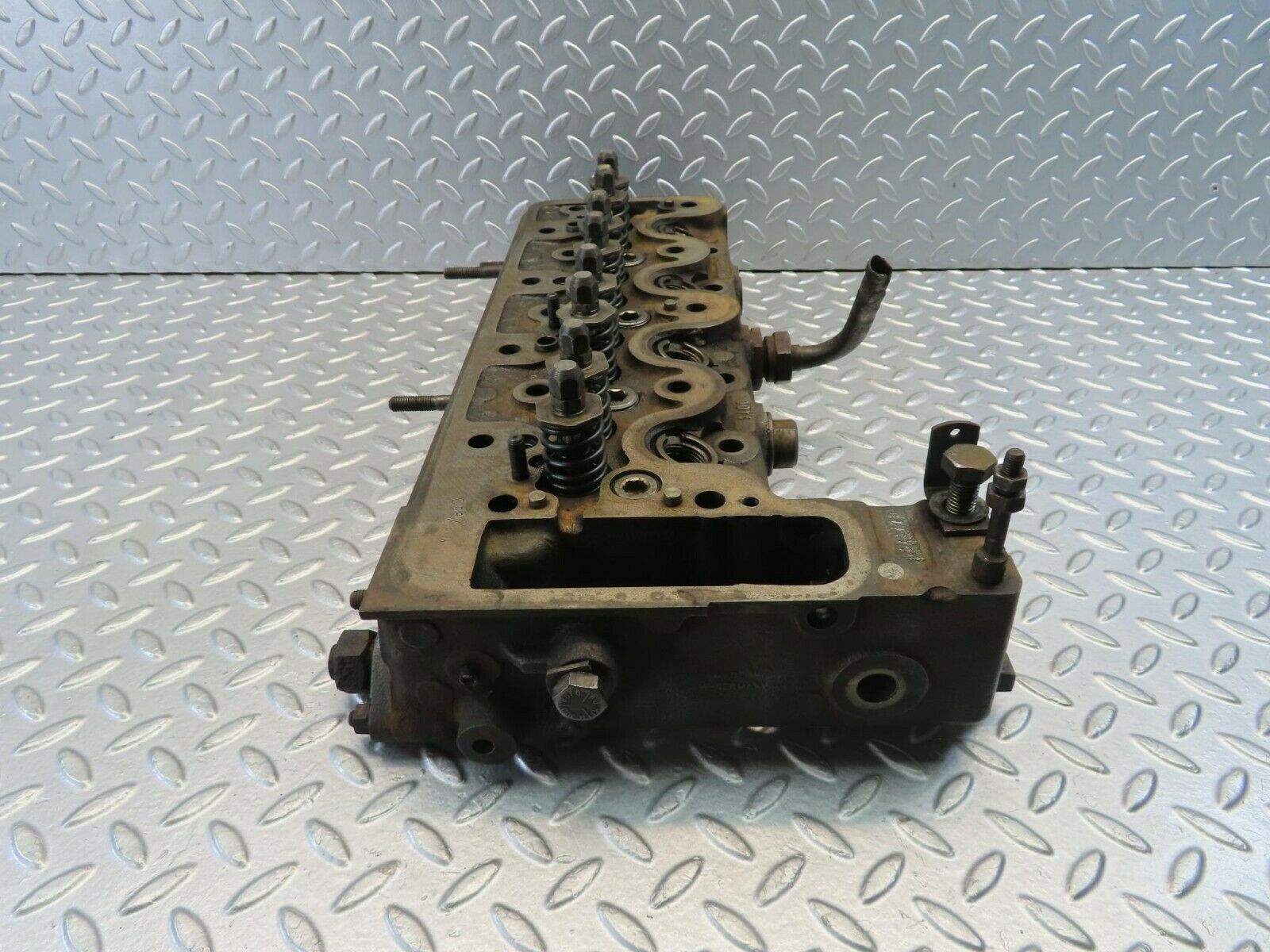 10948 Mercedes-Benz W115 220D Cylinder Head OM615.913