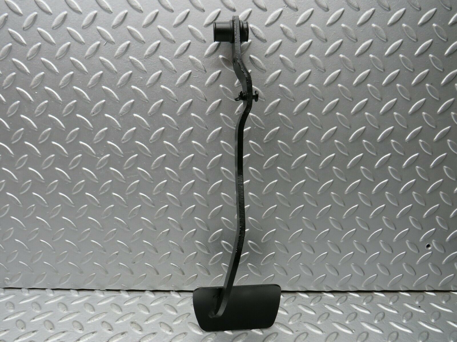 22138 Mercedes-Benz S123 280TE Wagon Brake Pedal