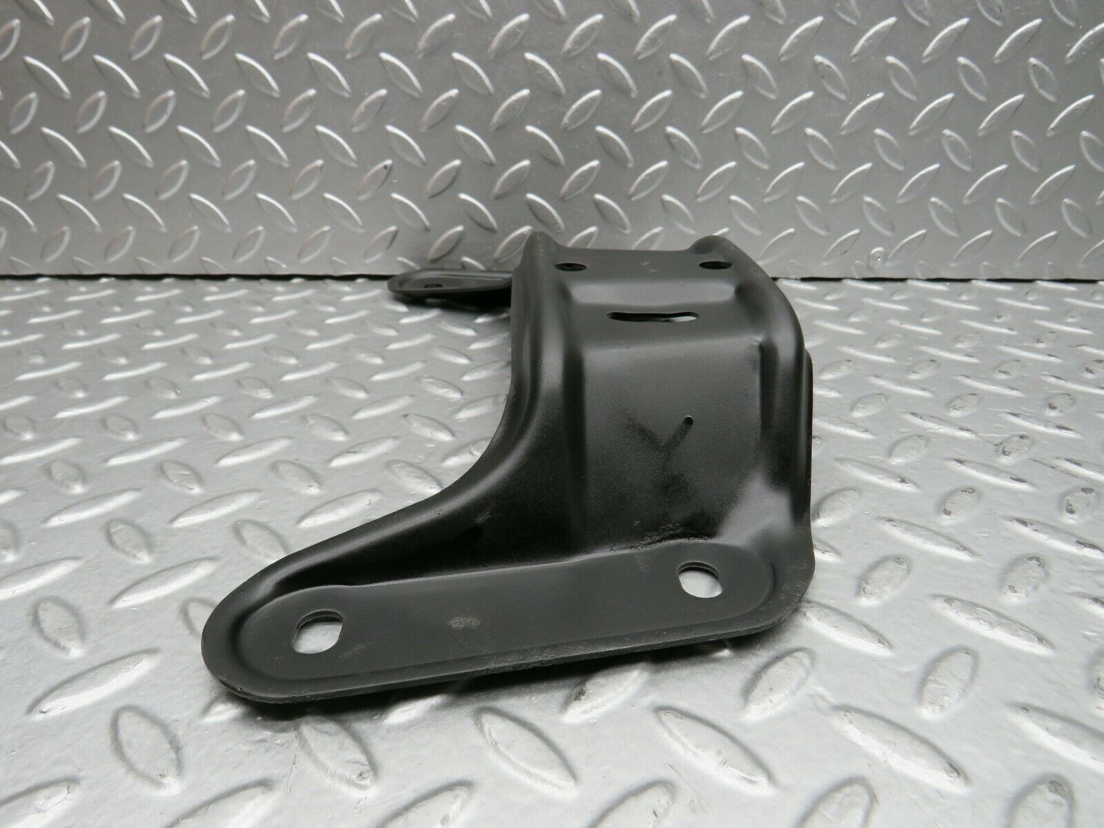 22011 Mercedes-Benz S123 280TE Wagon Gearbox Mount Bracket
