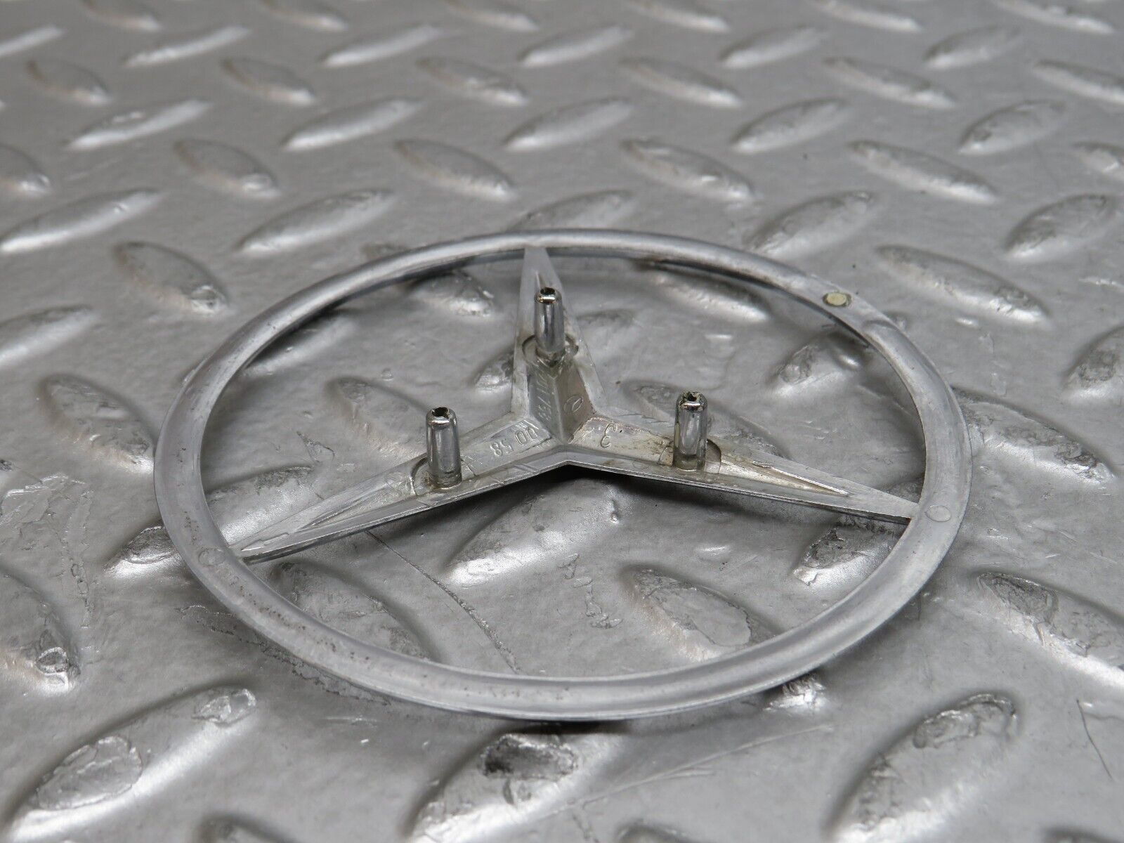 29474 Mercedes-Benz W124 230E Chrome Rear Emblem 2017580058