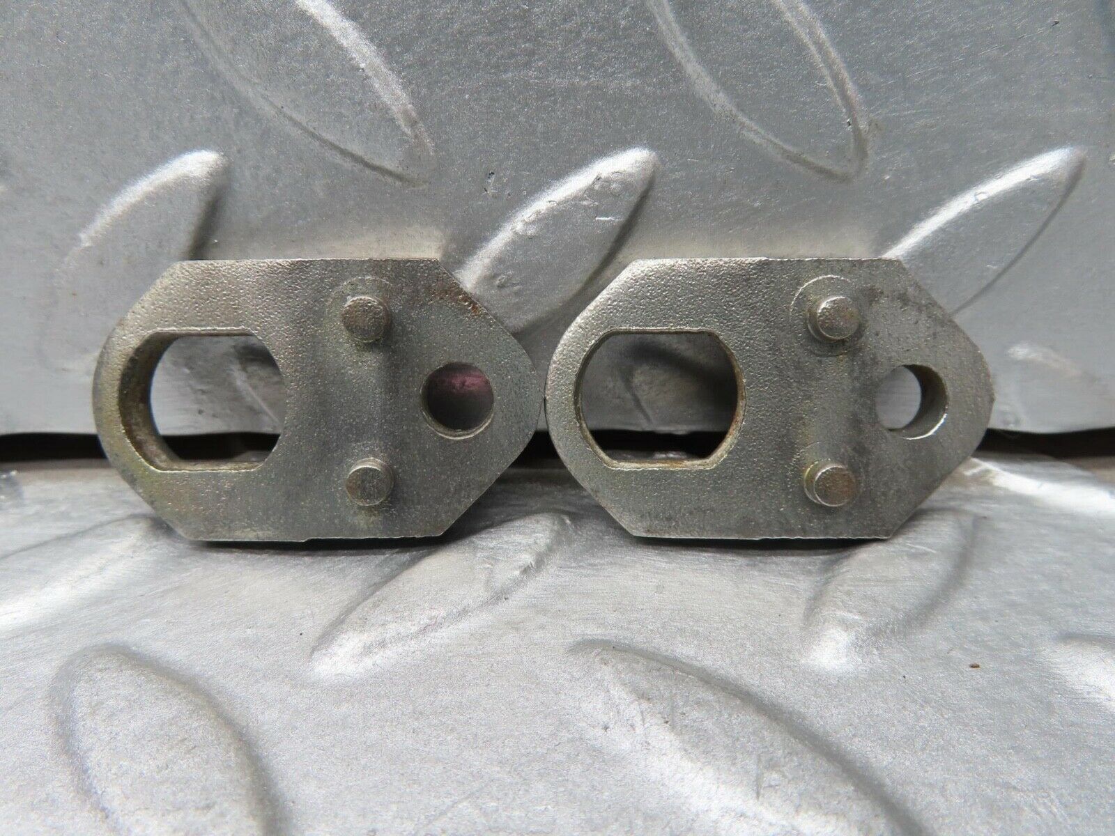 16743 Mercedes-Benz C107 380SLC Fuel Injector Bracket Pair