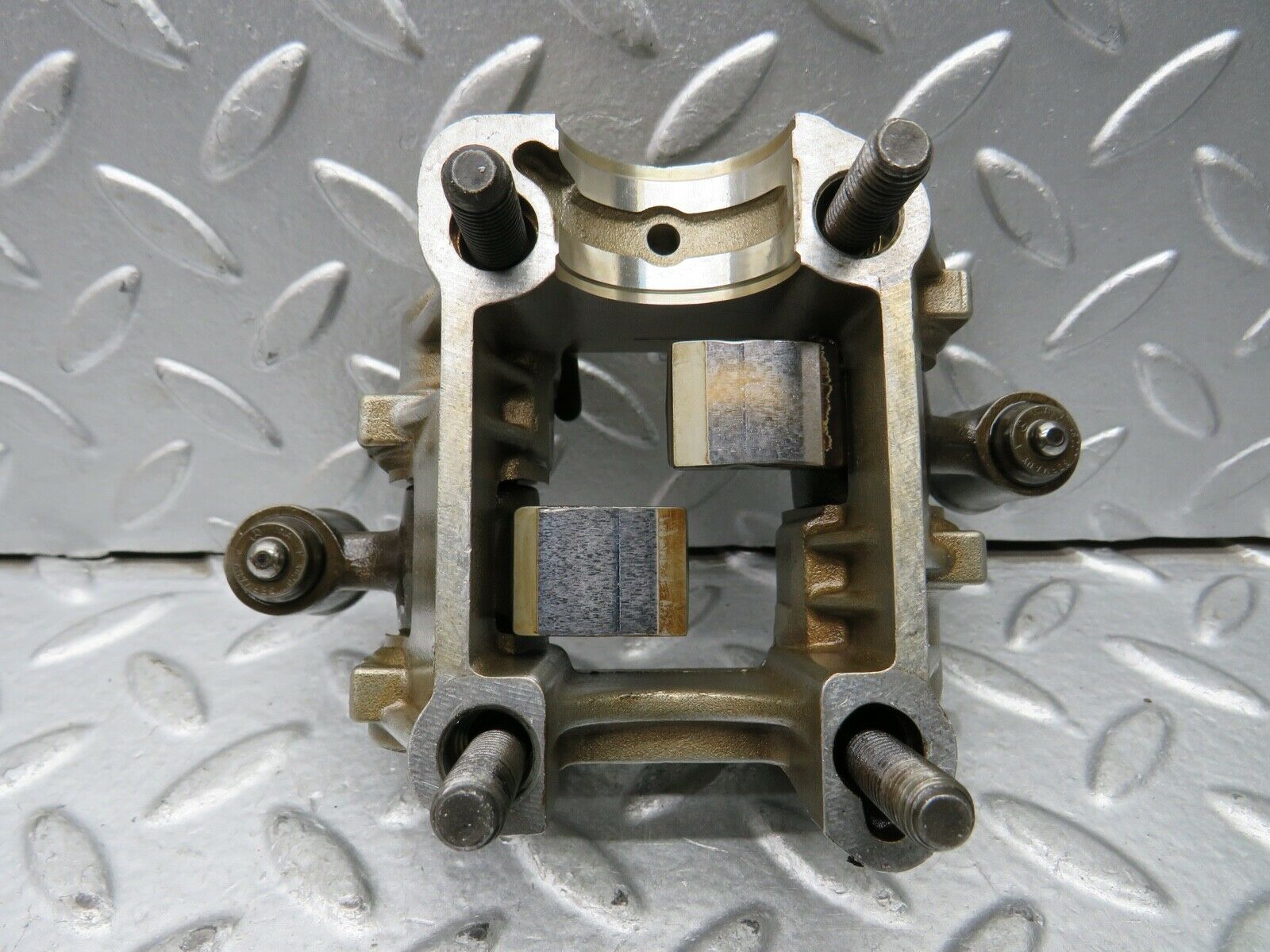 21740 Mercedes-Benz W126 300SE Rocker Arms Camshaft Bearing Block 1030510610