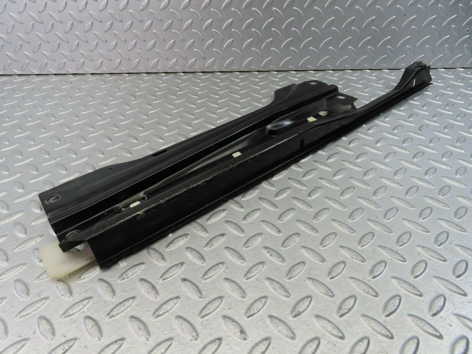 9313 Mercedes-Benz C124 300CE Coupe Rear Window Channel Support Right