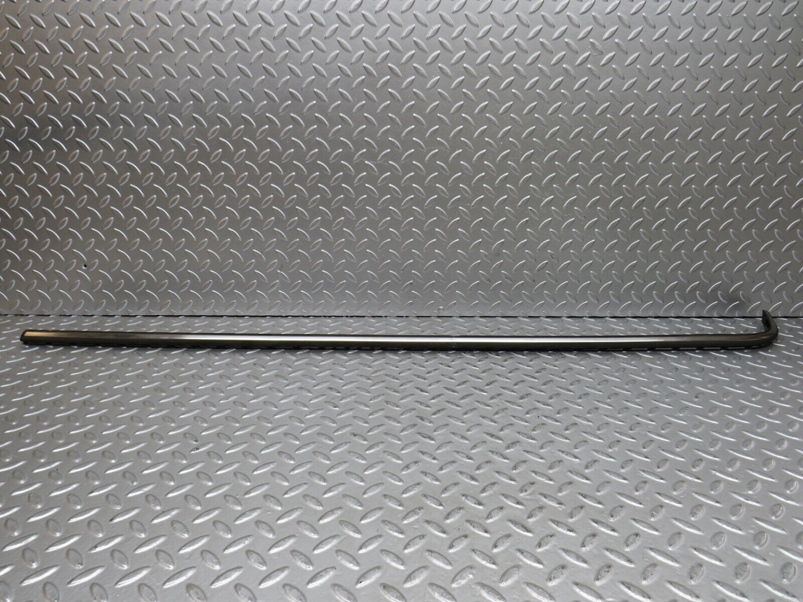 28230 Mercedes-Benz S123 240D Wagon Rear Left Fender Wing Centre Moulding Trim