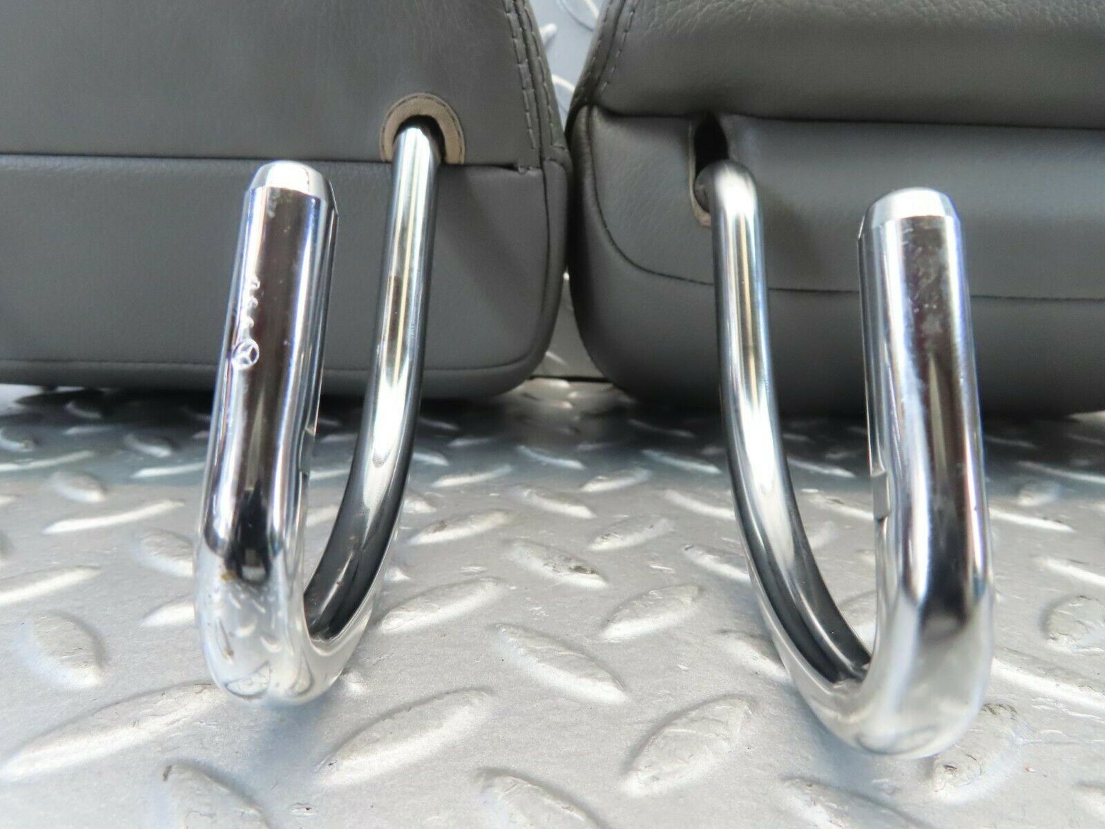 11189 Mercedes-Benz W221 S320 Rear Headrest Set