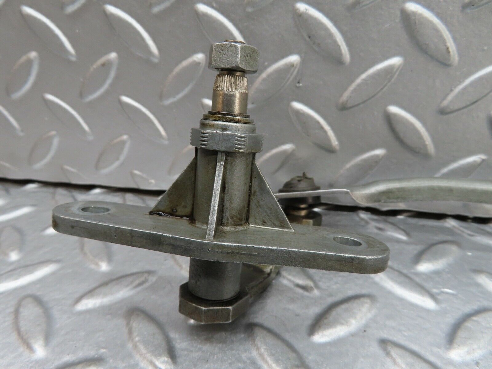 19131 Mercedes-Benz W123 300D Windscreen Wiper Linkage LHD