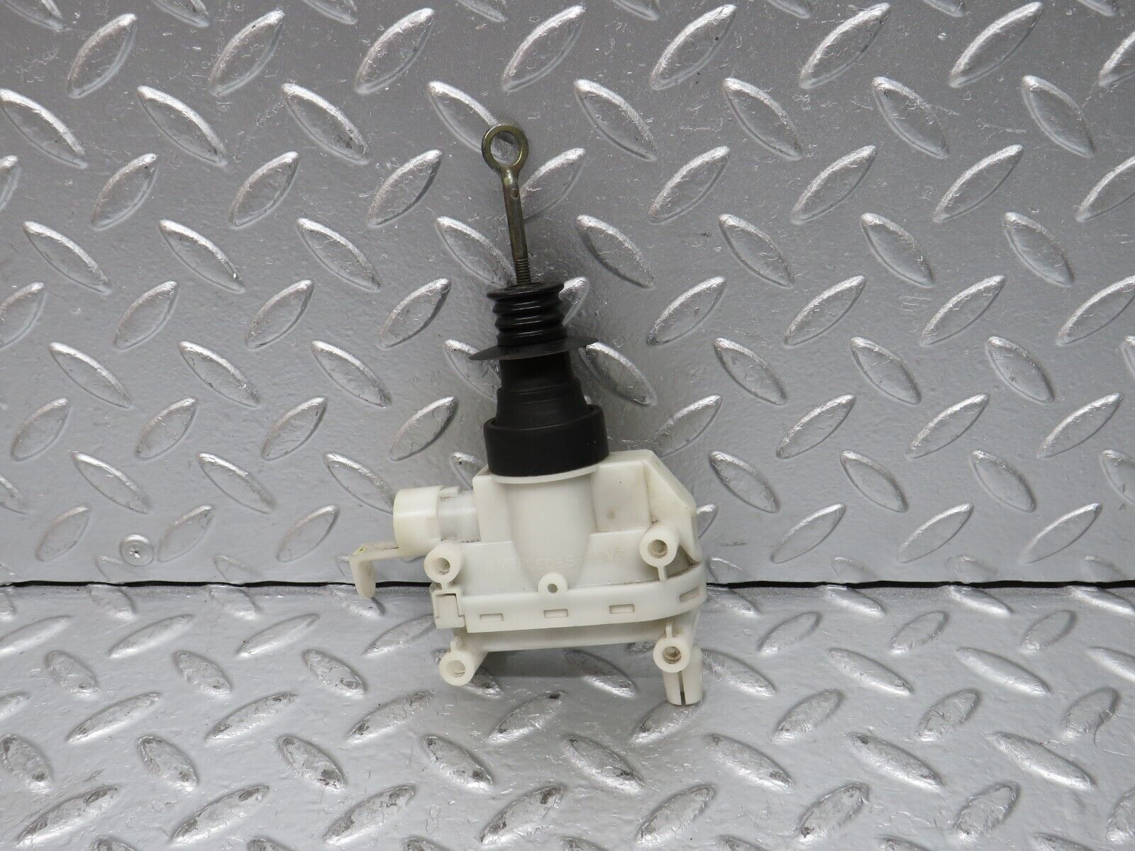 31638 Mercedes-Benz W201 190LE 1.8L Door Lock Vacuum Actuator Front Left