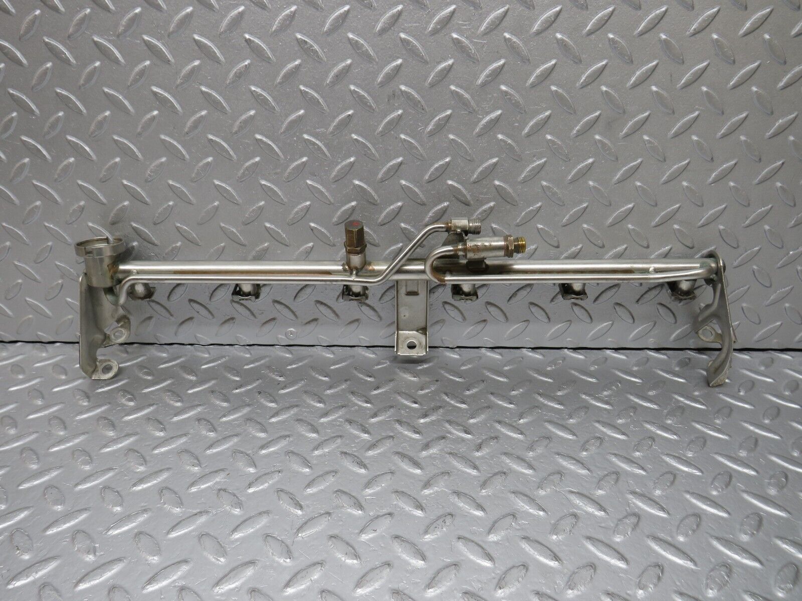 38566 Mercedes-Benz R129 280SL Coupe Fuel Injector Rail