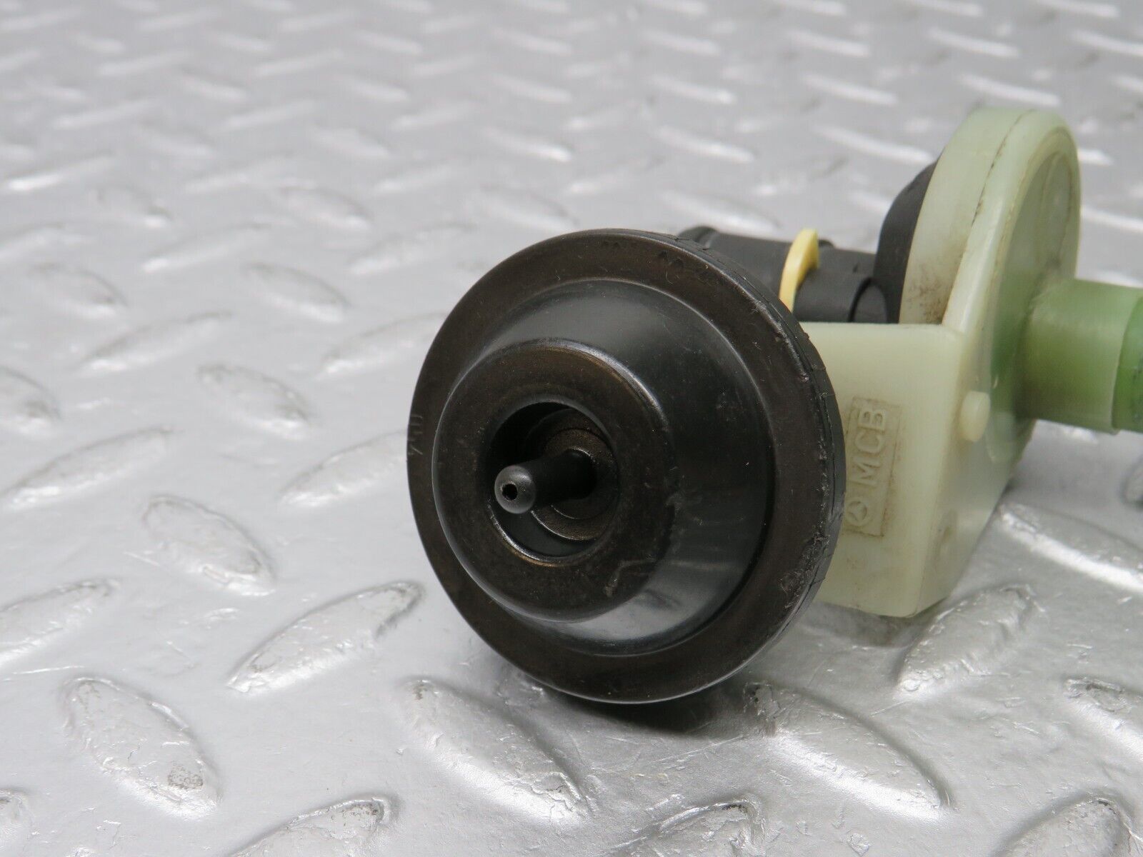 38798 Mercedes-Benz W201 190E 2.6L Heater Control Valve