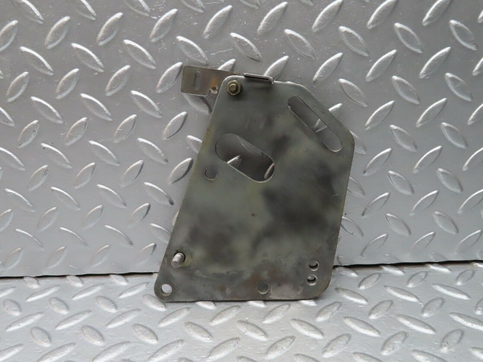 20681 Mercedes-Benz R107 450SL Power Steering Pump Bracket