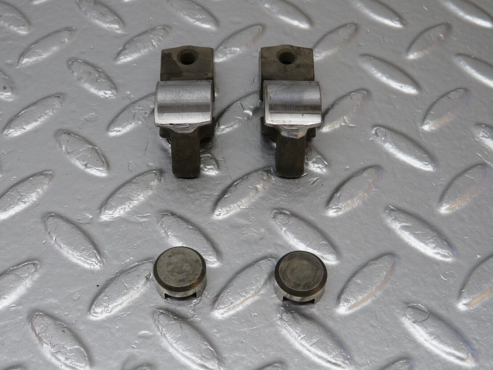 40047 Mercedes-Benz R107 350SL Rocker Arm With Valve Tappet