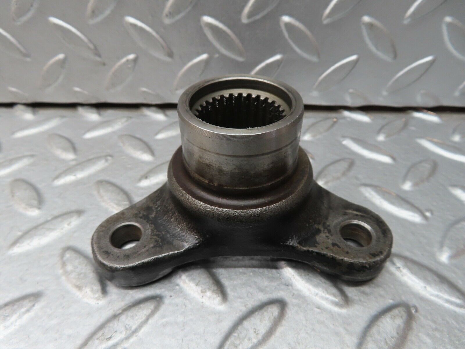 19759 Mercedes-Benz W123 722.122 Automatic Gearbox Rear Flange 1152621145