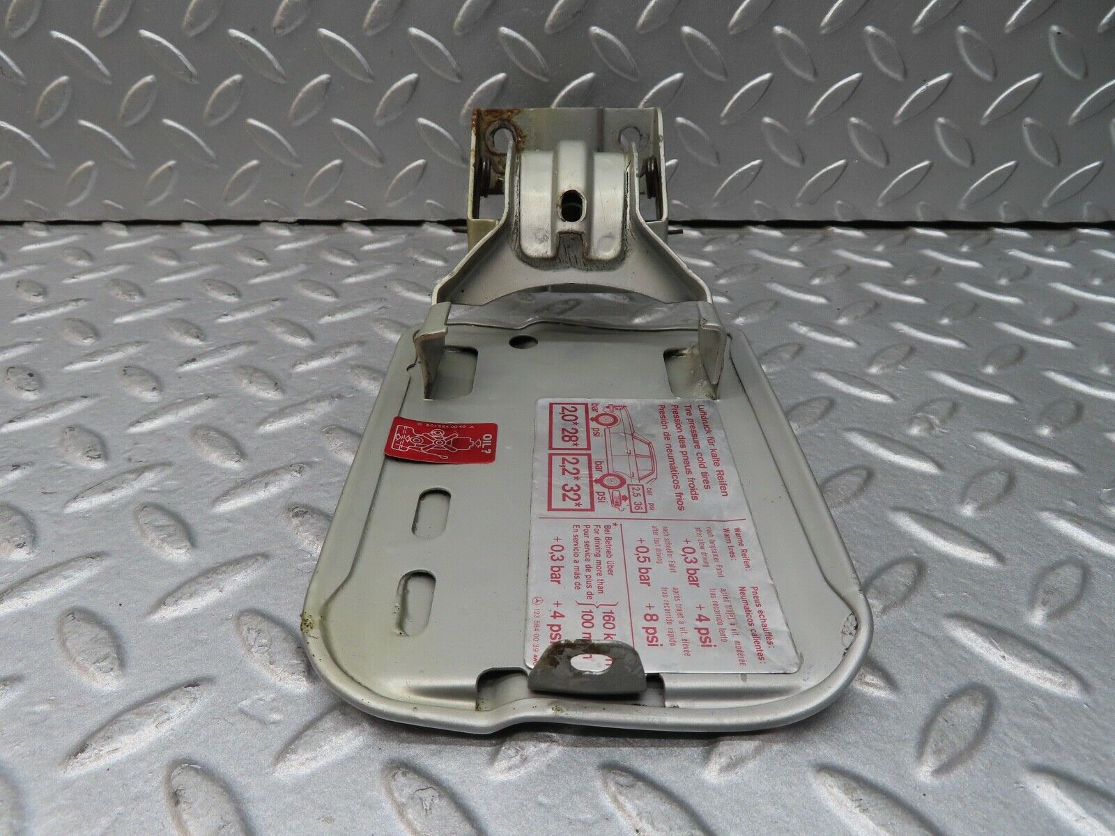 16842 Mercedes-Benz C123 280CE Coupe Fuel Tank Flap Cap 1235840039