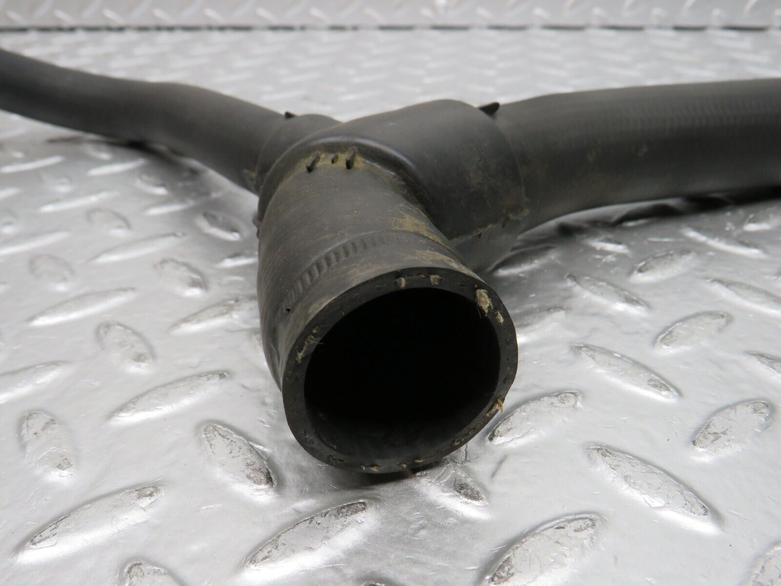 30855 Mercedes-Benz W201 190E 2.0L Radiator Hose 2015014082