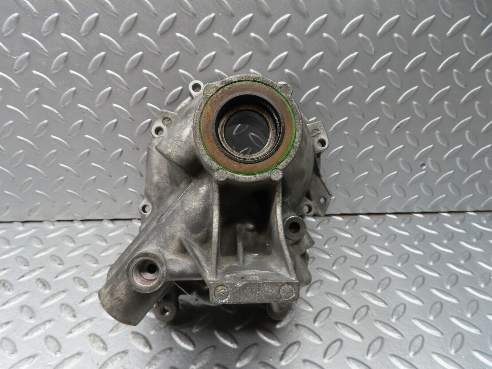19772 Mercedes-Benz W123 722.122 Automatic Gearbox Rear Housing 1152709311