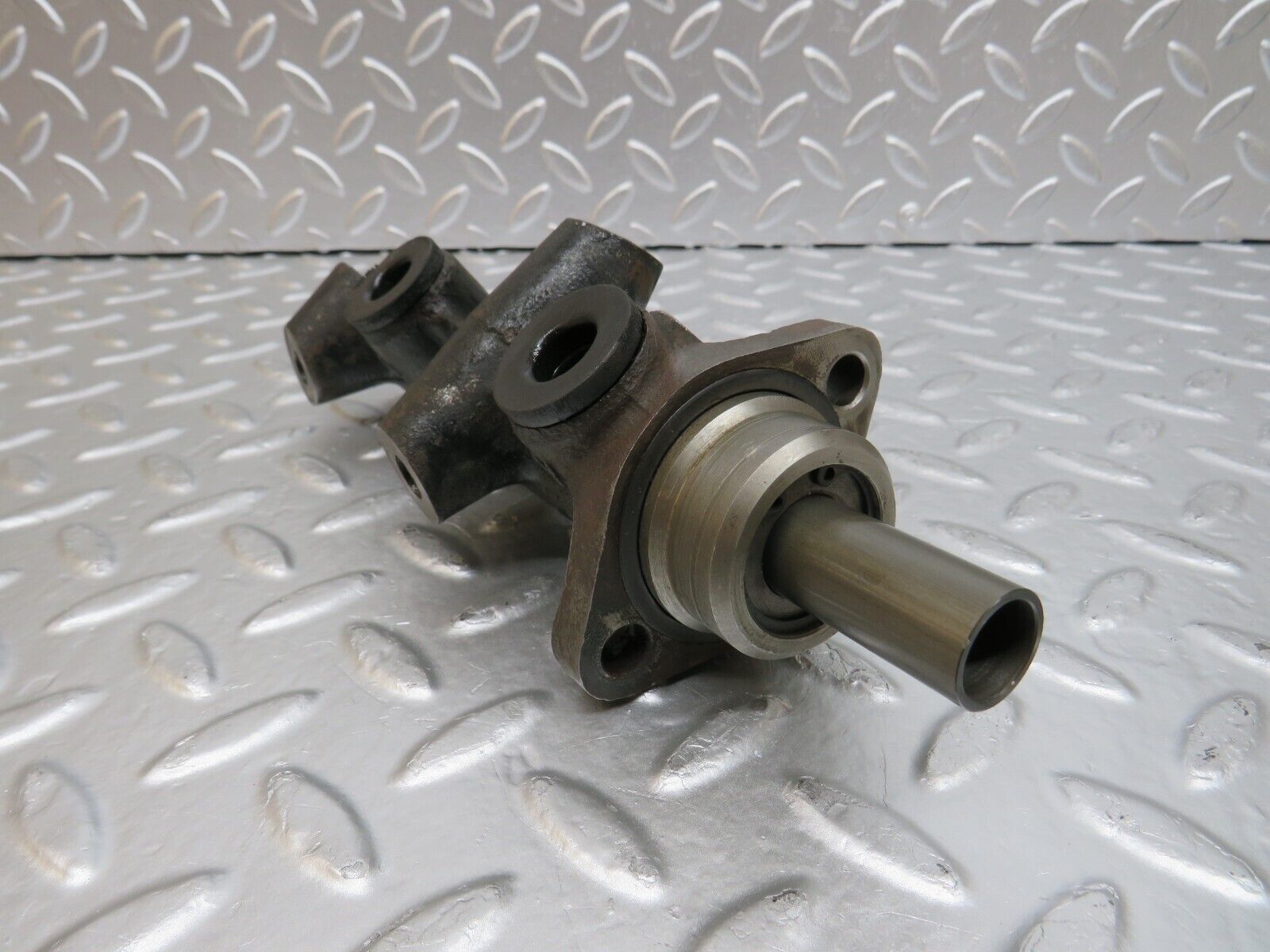 25448 Mercedes-Benz W123 200 Brake Master Cylinder Bendix