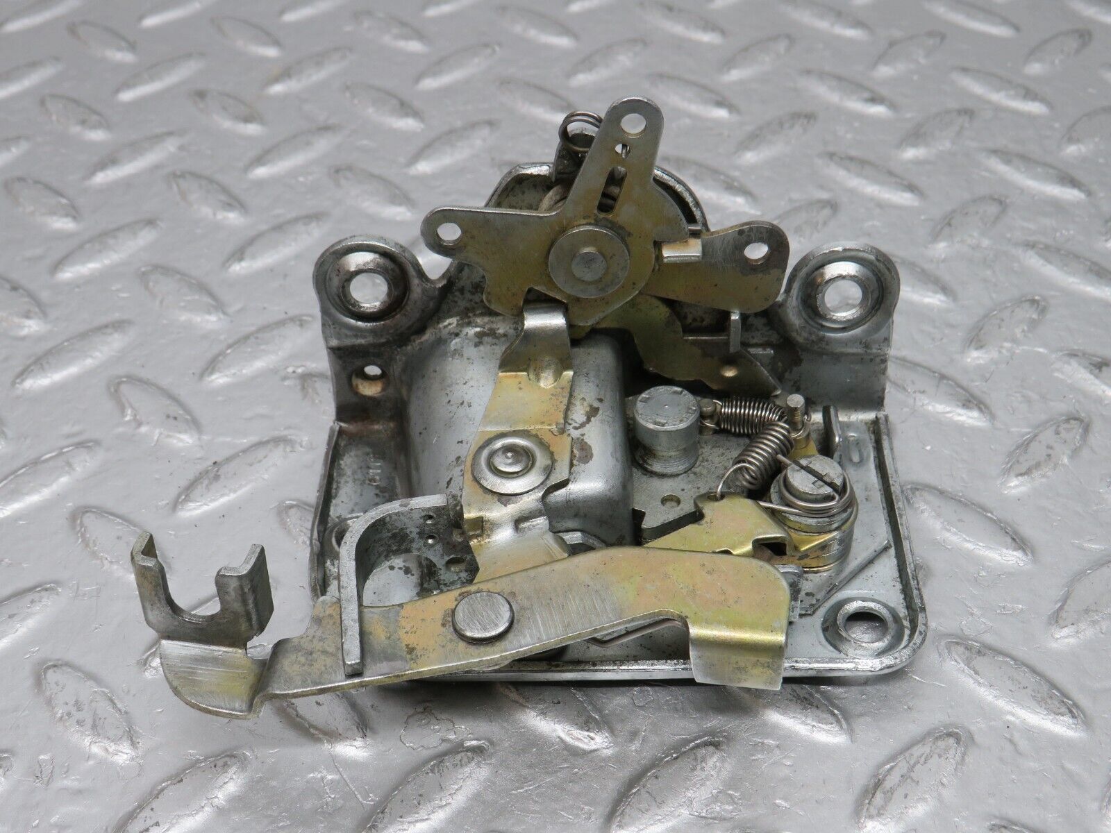 33192 Mercedes-Benz C107 Door Lock Mechanism Right Side