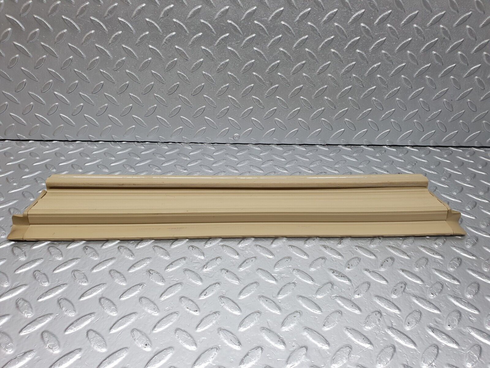 40908 Mercedes-Benz W126 300SE Rear Right Door Sill Trim Beige