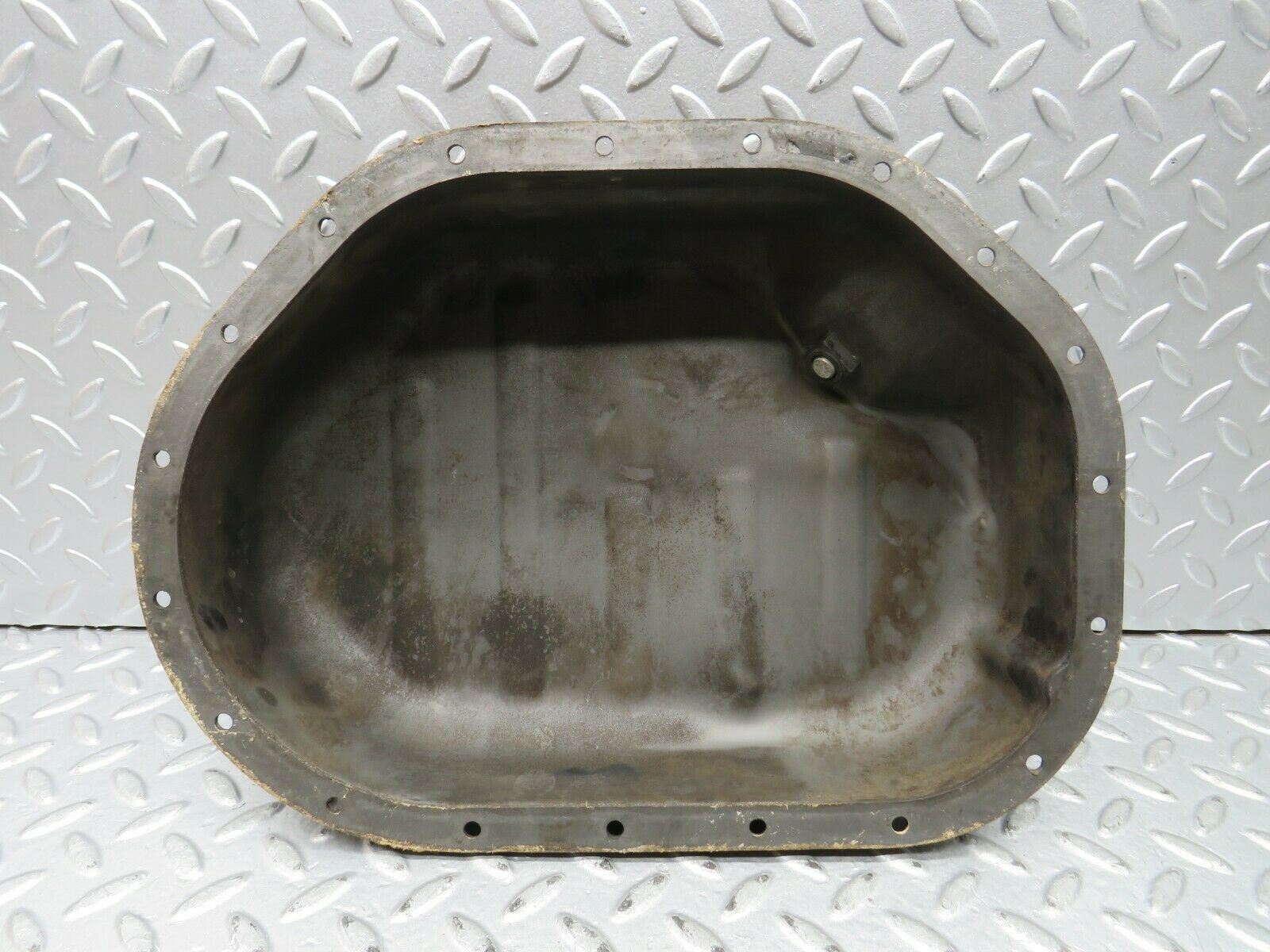 22227 Mercedes-Benz S123 280TE Wagon Oil Pan Oil Sump