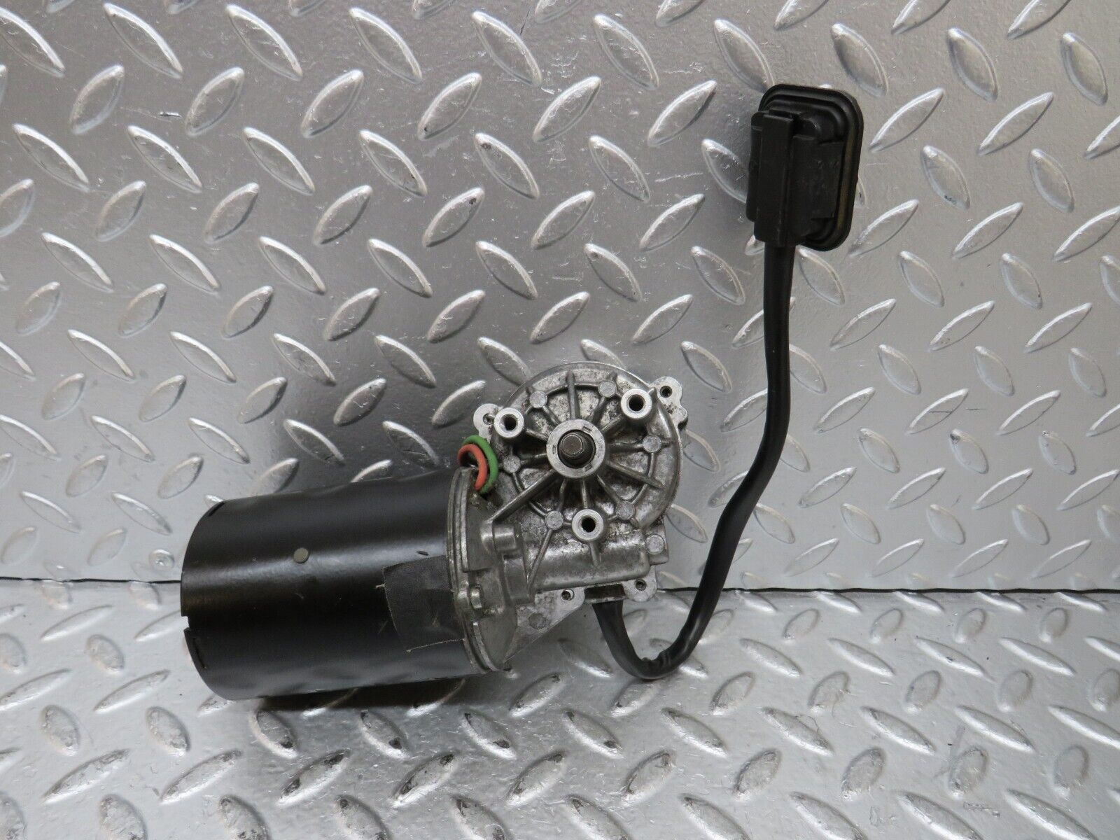 27300 Mercedes-Benz W123 280E Wiper Motor Bosch 0390341077