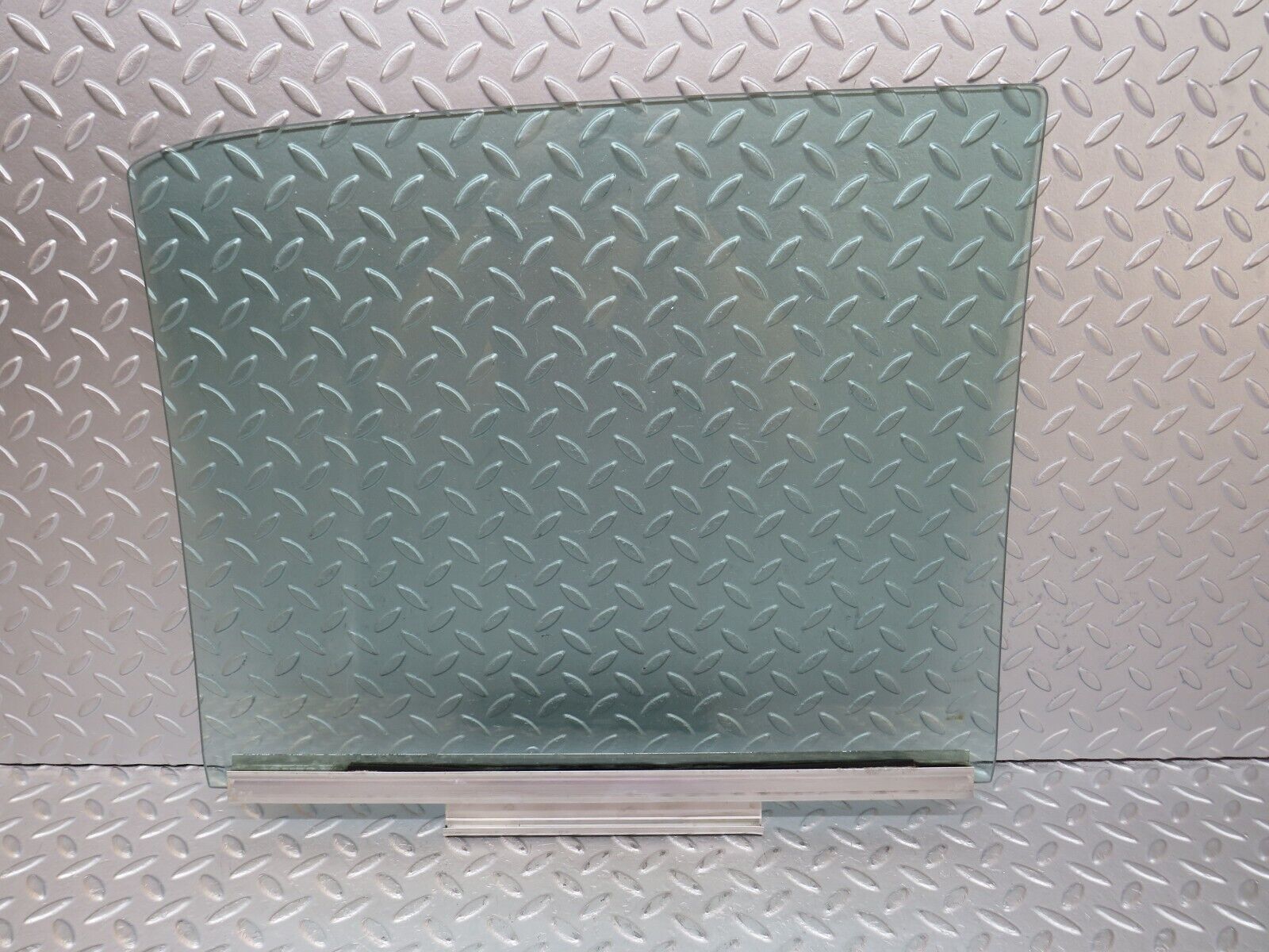 36040 Mercedes-Benz W126 420SE Rear Left Door Window Glass