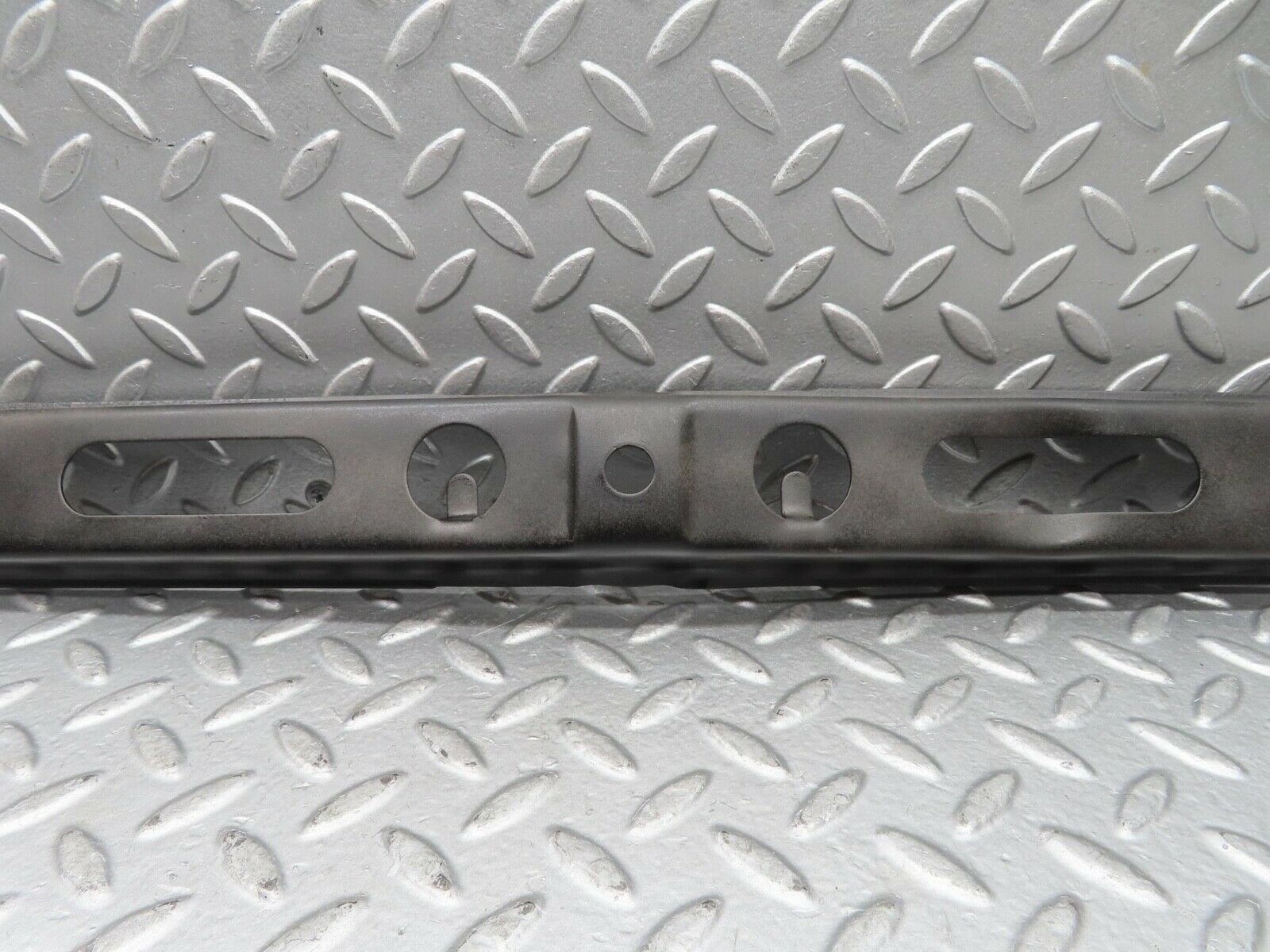 15351 Mercedes-Benz W123 230E Front Bumper Centre Bracket