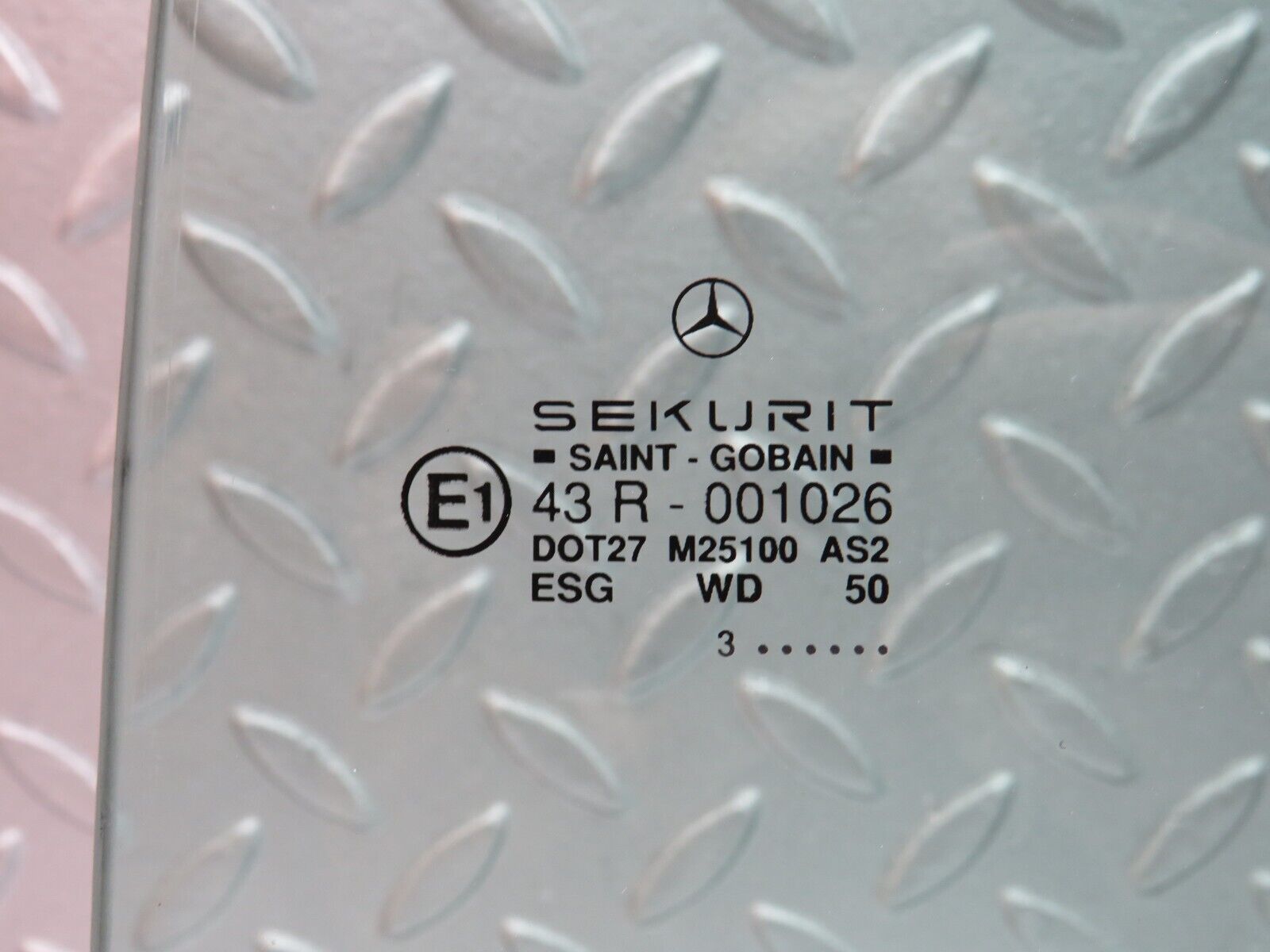 37875 Mercedes-Benz A124 320E Cabriolet Front Left Door Window Glass