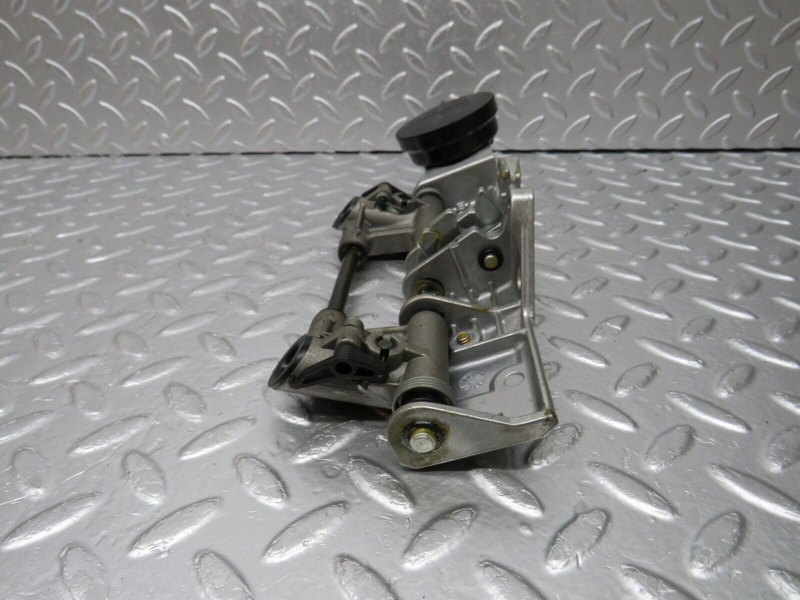 34025 Mercedes-Benz W124 260E Headrest Folding Mechanism