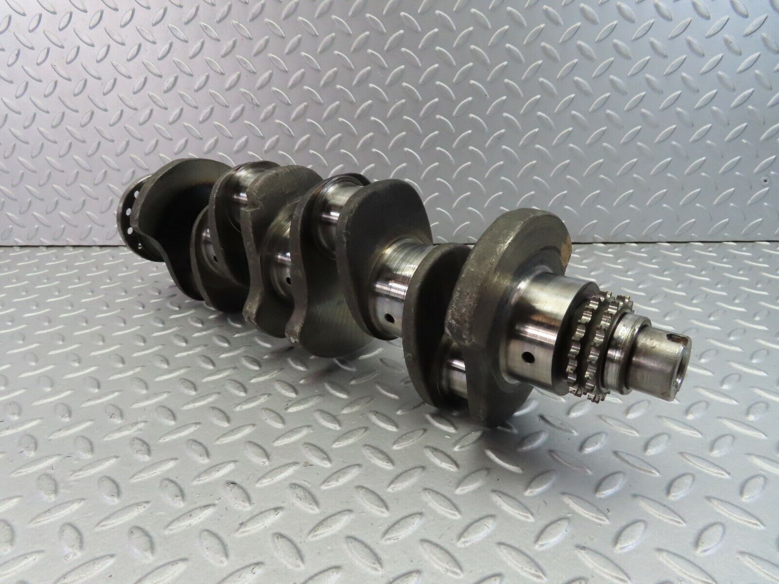 8039 Mercedes-Benz W115 220D Crankshaft OM615