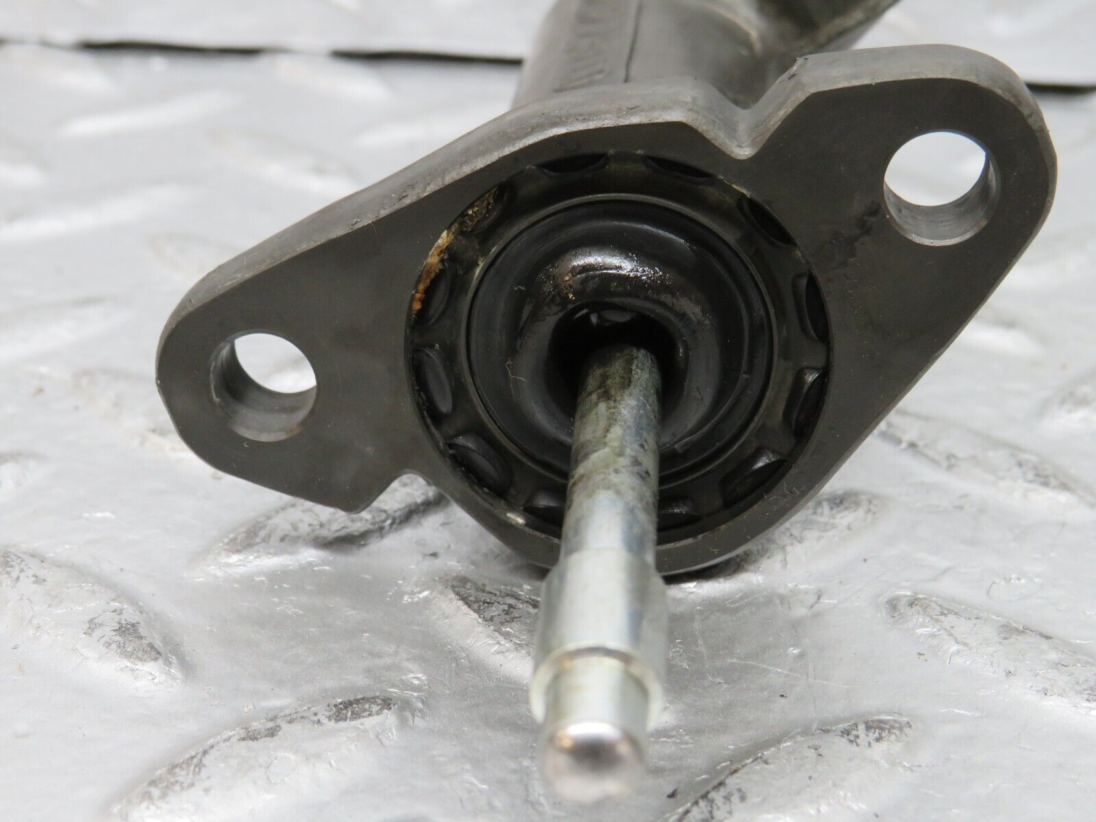 25126 Mercedes-Benz W201 190D Clutch Slave Cylinder 2022900011