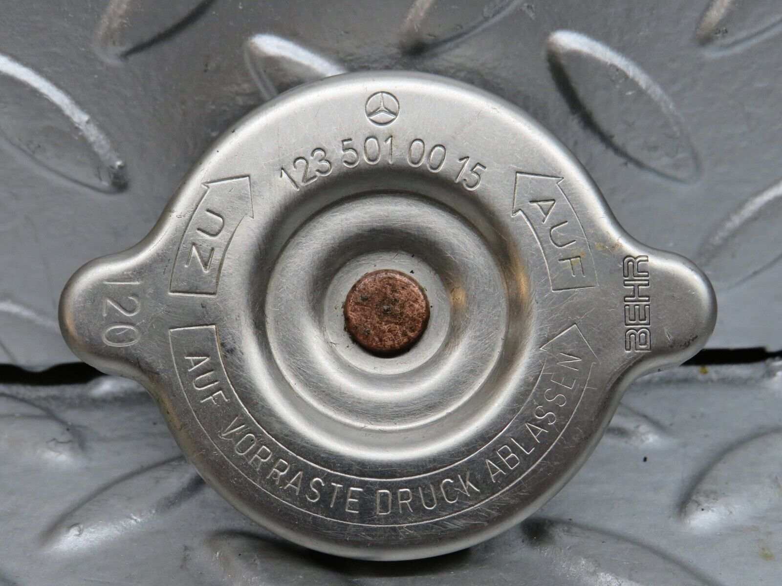29463 Mercedes-Benz W124 230E Radiator Cap 1235010015
