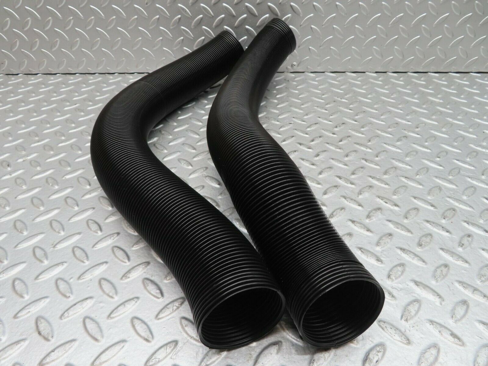 15299 Mercedes-Benz W123 230E 2x Air Duct Pipe Hose