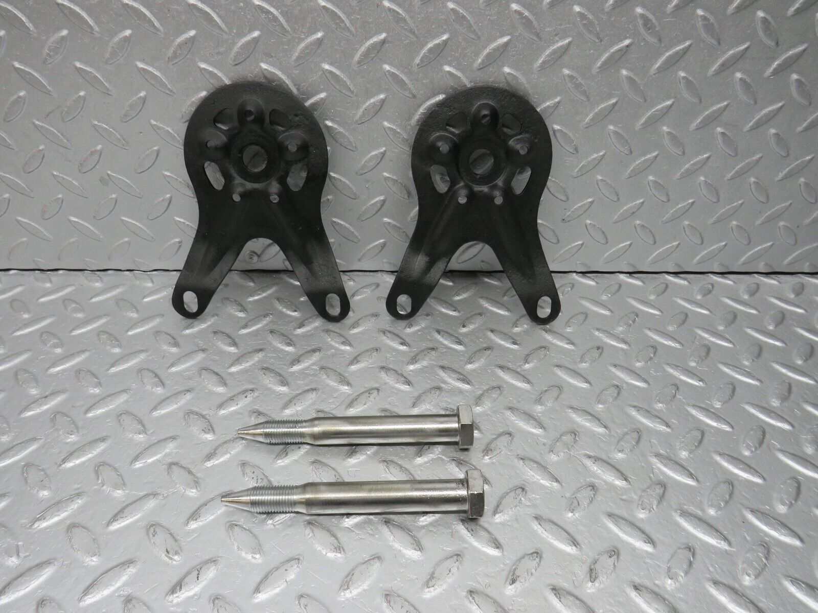 39233 Mercedes-Benz R107 500SL Rear Suspension Axle Mounting Bracket