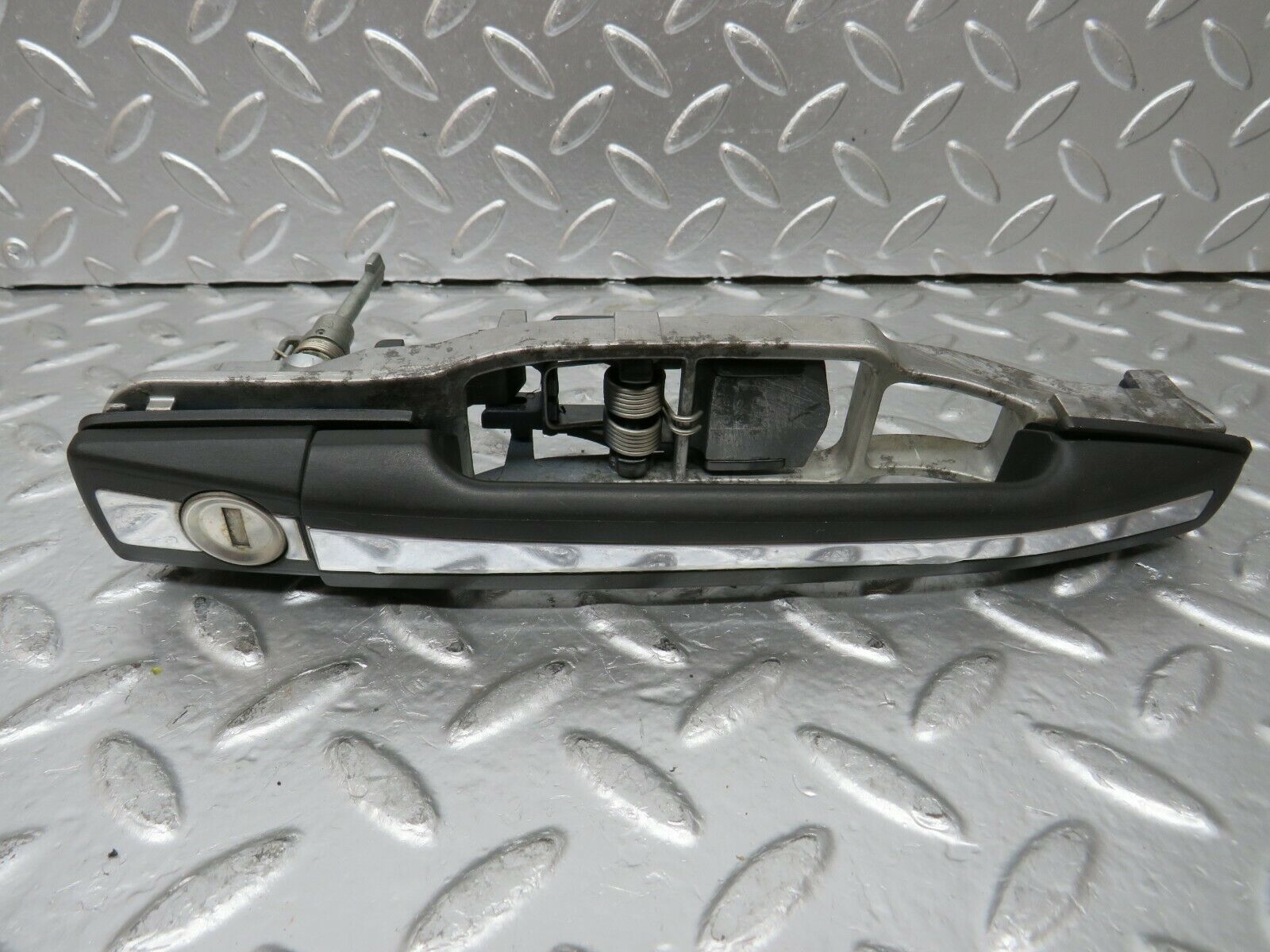 24256 Mercedes-Benz S124 220TE Front Left Exterior Door Handle No Key
