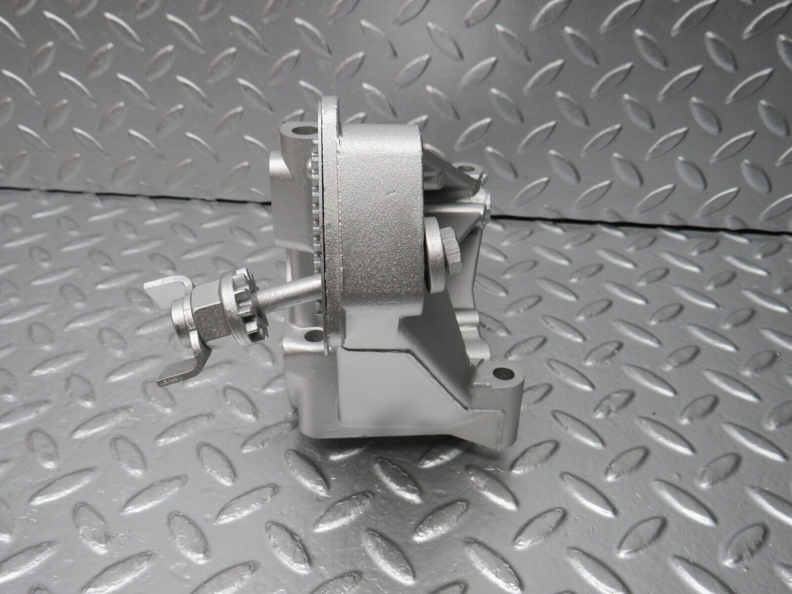 30902 Mercedes-Benz W201 190E 2.0L Power Steering Pump Bracket 1234660241