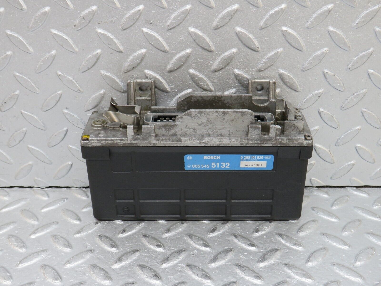 37734 Mercedes-Benz A124 320E Cabriolet ABS Control Unit ECU Bosch 0055455132 0265101020