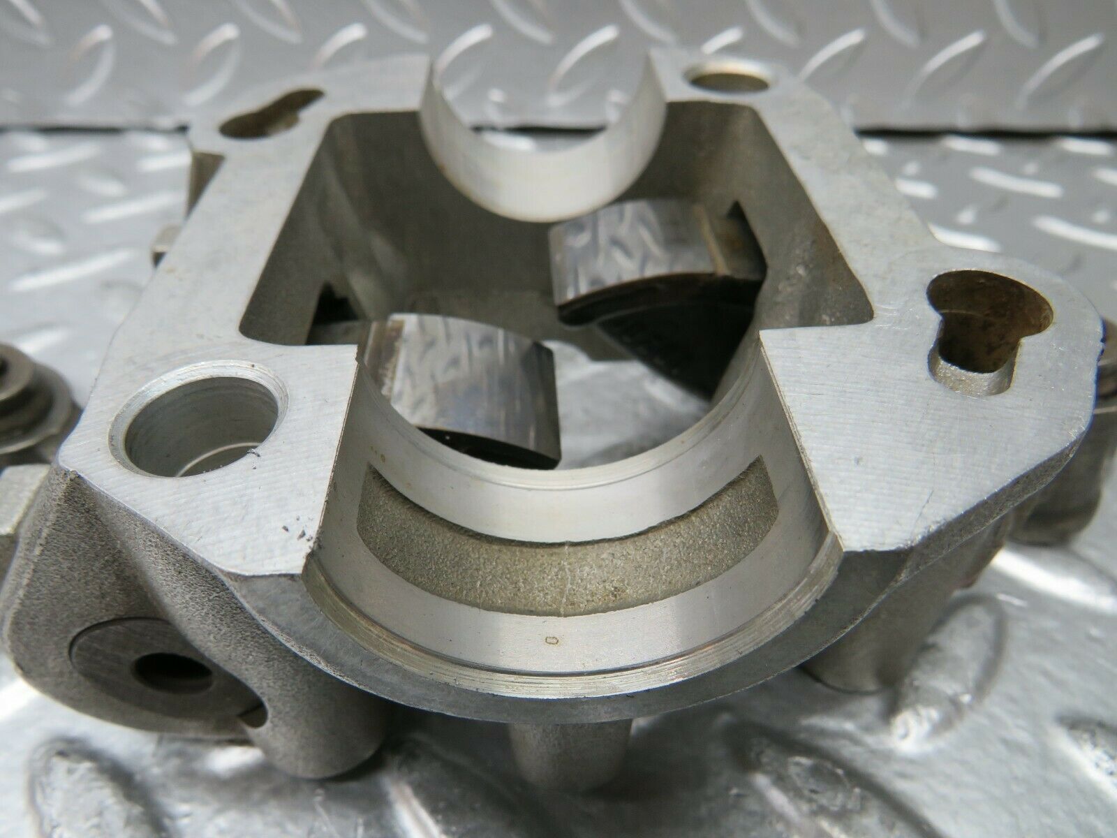 23072 Mercedes-Benz C123 230CE Coupe Rocker Arms Camshaft Bearing Block 1020512110