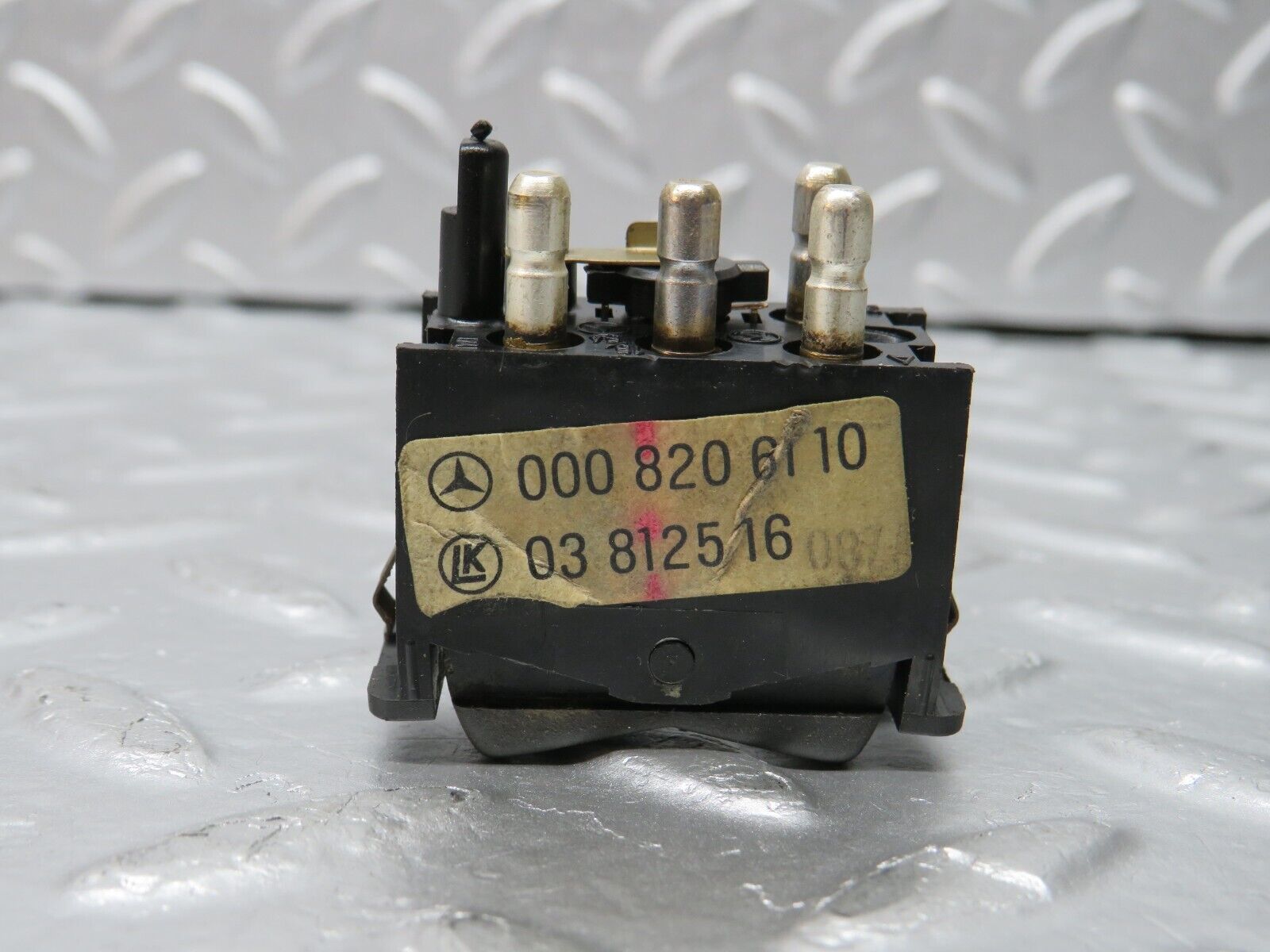 31096 Mercedes-Benz W123 200D  Rear Heated Window Switch 0008206110