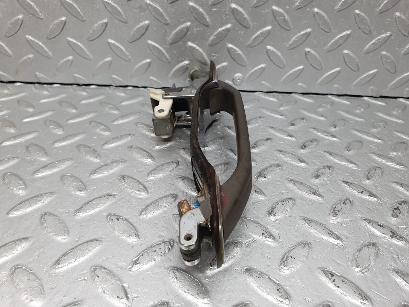 41082 Mercedes-Benz W126 300SE Rear Left Exterior Door Handle